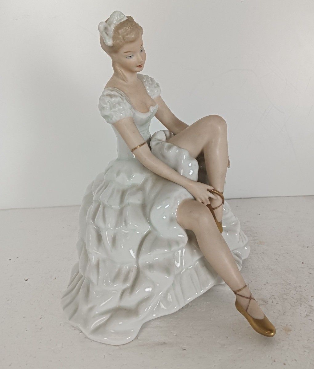 Ballerina Statue,Wallendorf Porcelain Figurine ,Vintage Porcelain Ballerina  Ger photo for sale