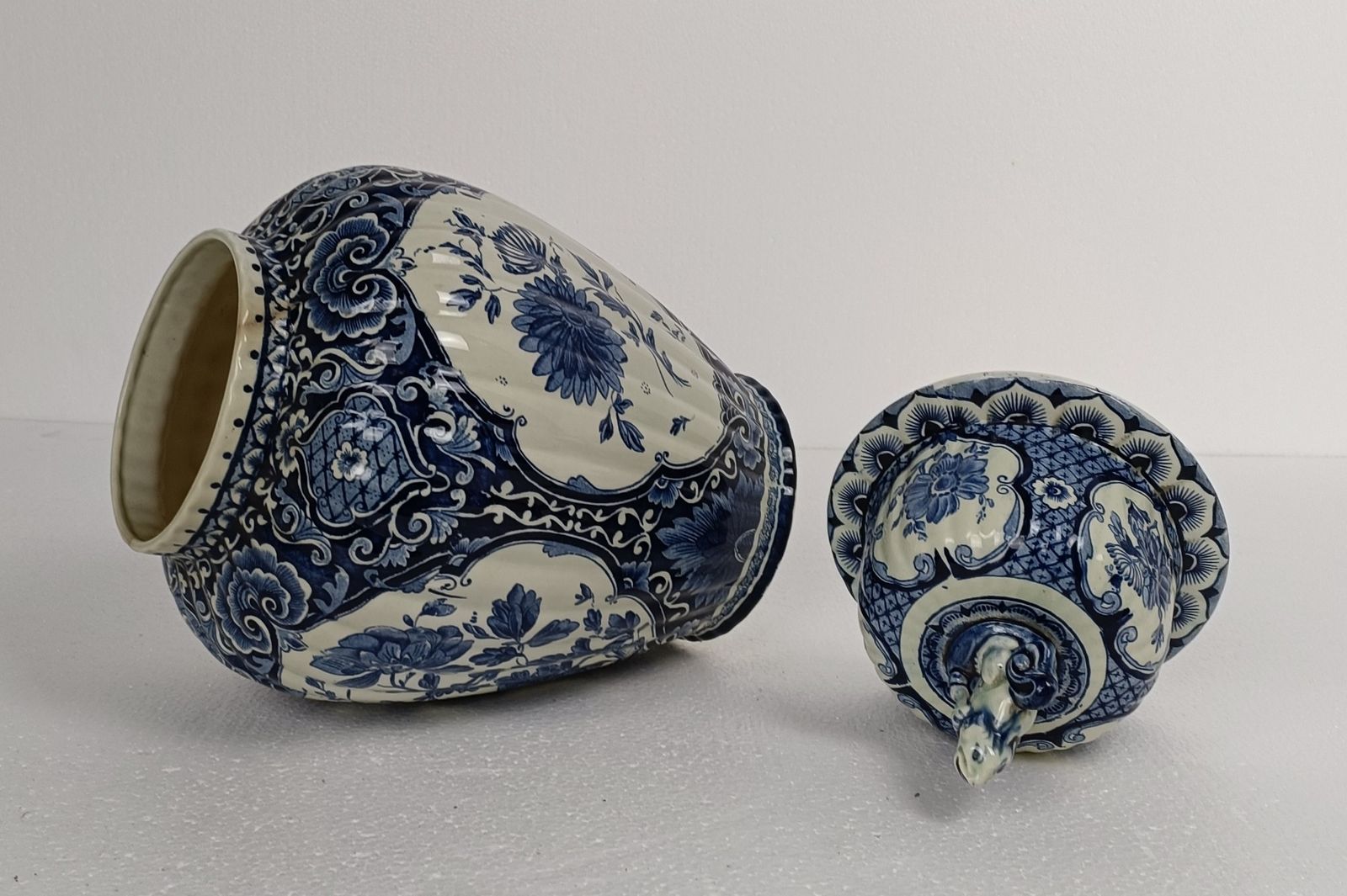 photo furniture Large Royal Sphinx Maastricht Delft Vase Urn Marked Blue White Foo Dog