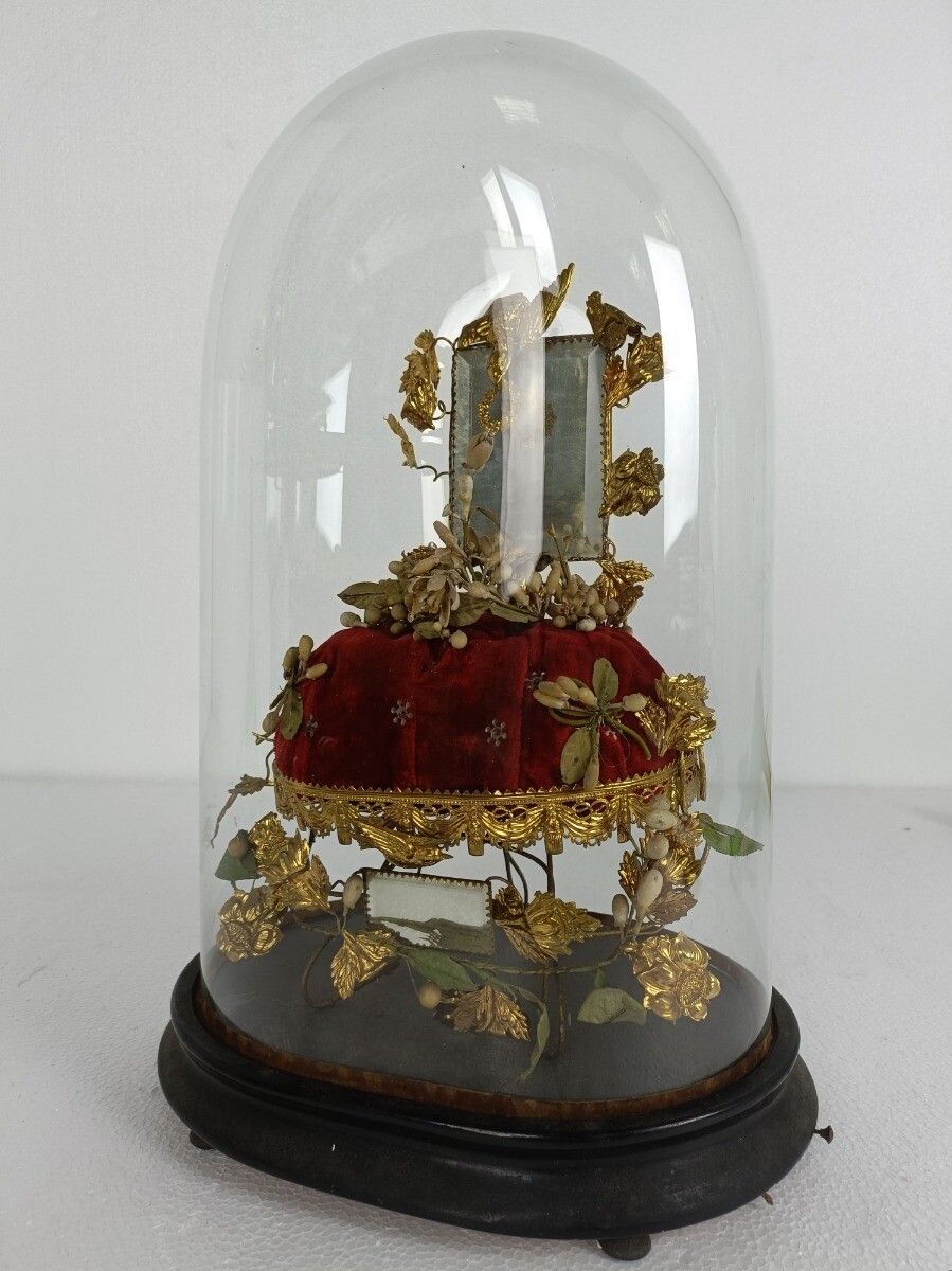 photo furniture Antique Victorian French Bridal Wedding Dome Gold Gilt Leaves Ormolu Birds 19th