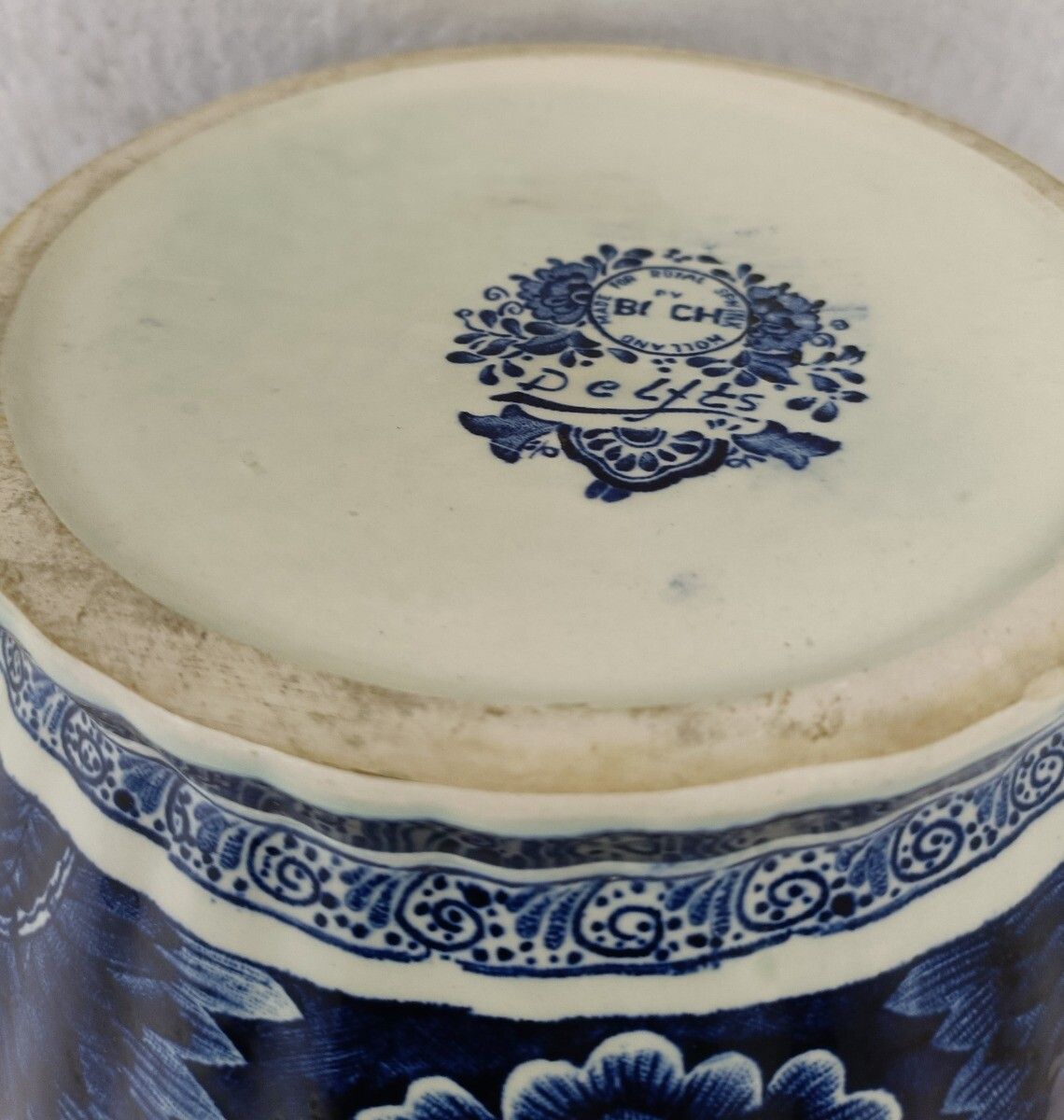 photo furniture Large Vase Urn Lidded With Foo Dog Blue White, Delft Marked Royal Sphinx Maastri