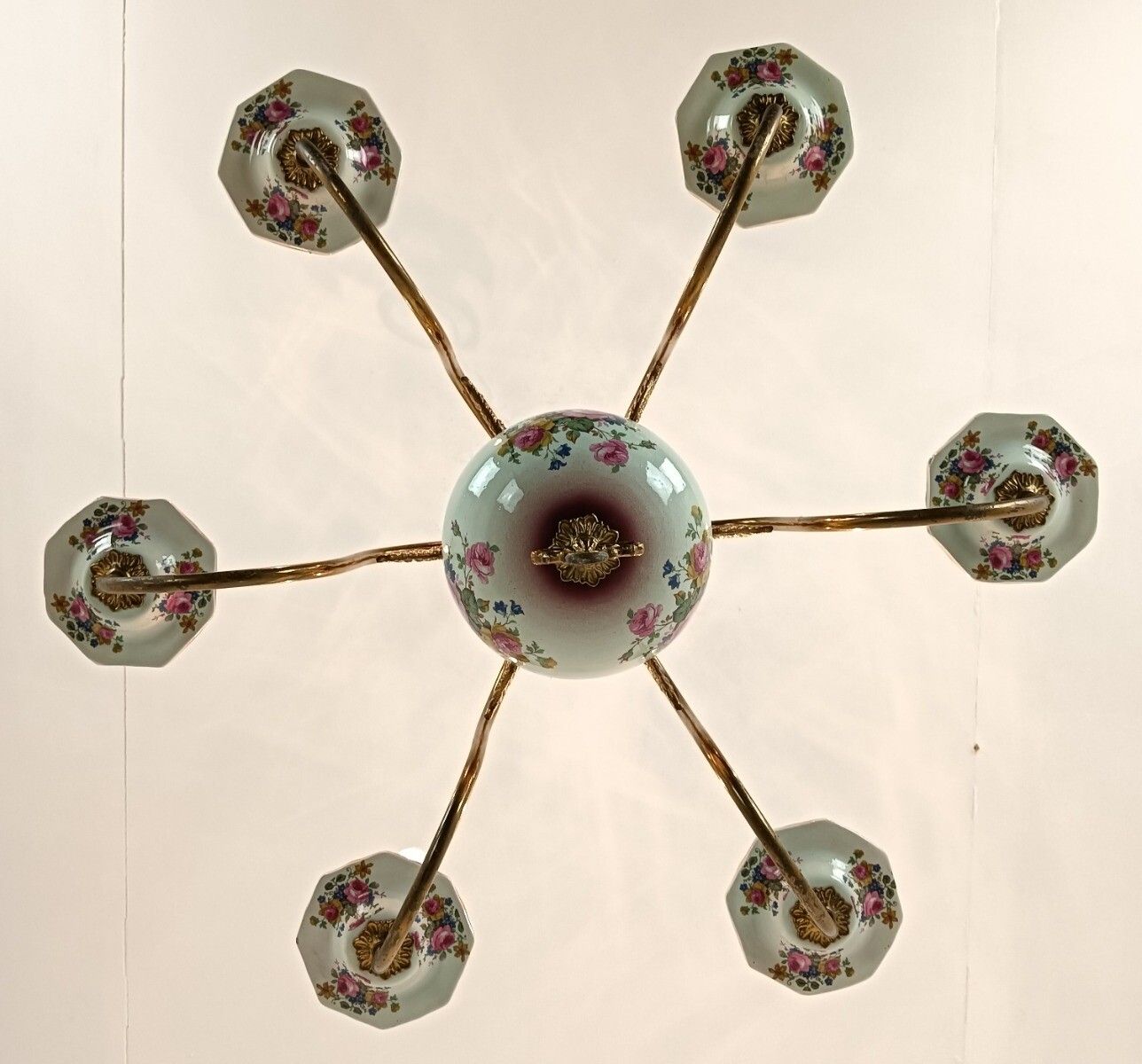photo furniture Italian Vintage Romantic Chandelier Porcelain Brass Flower Pattern 6 Lights Barn