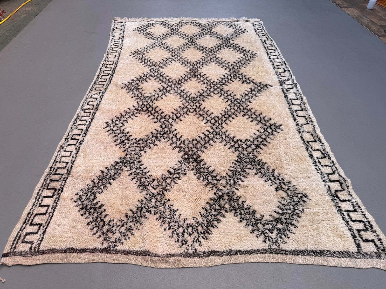 Moroccan Berber Rug 295x175 Cm Azilal, Atlas, Tribal, Clearance photo Textiles