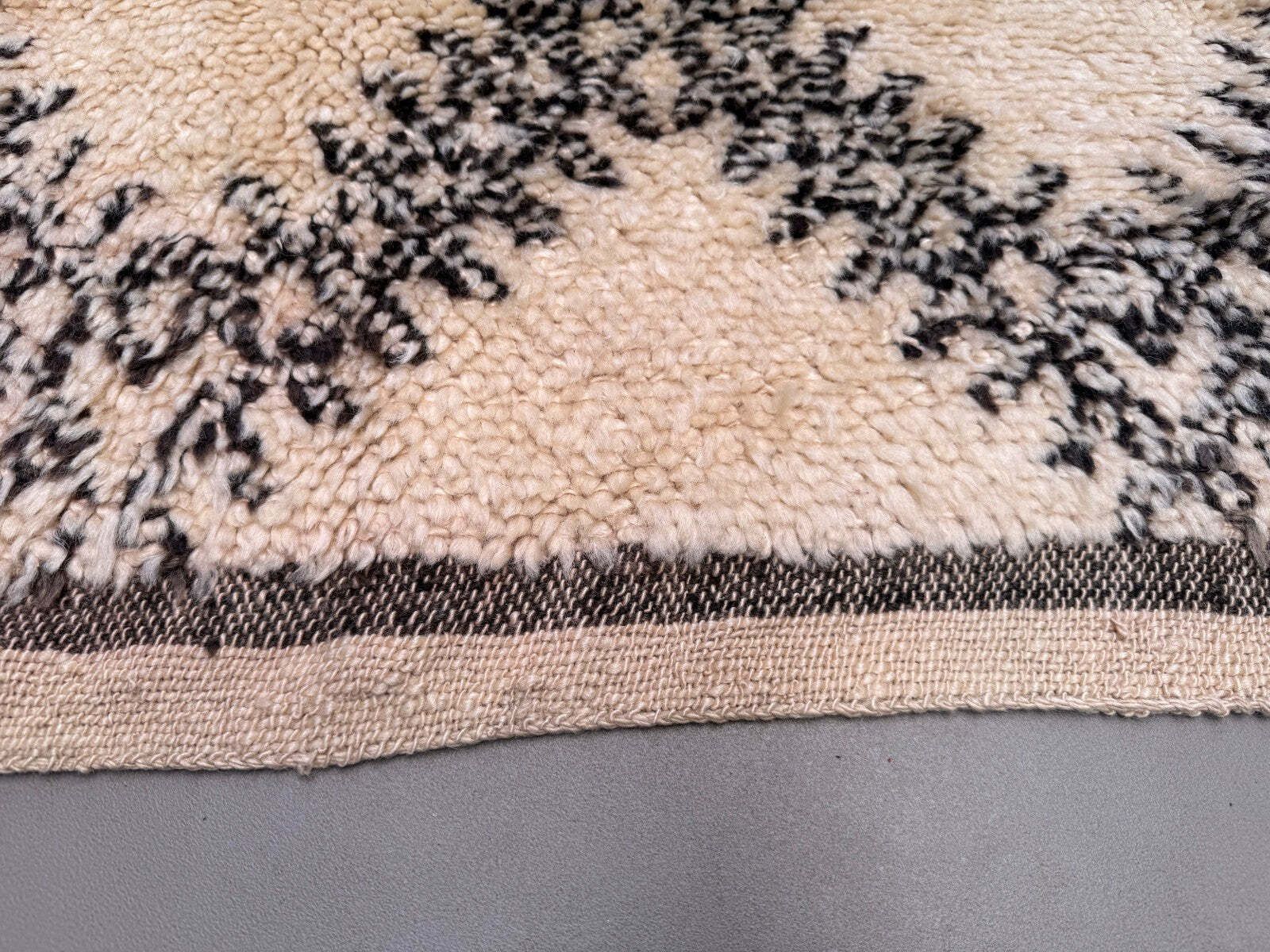 Moroccan Berber Rug 295x175 Cm Azilal, Atlas, Tribal, Clearance photo vinterior