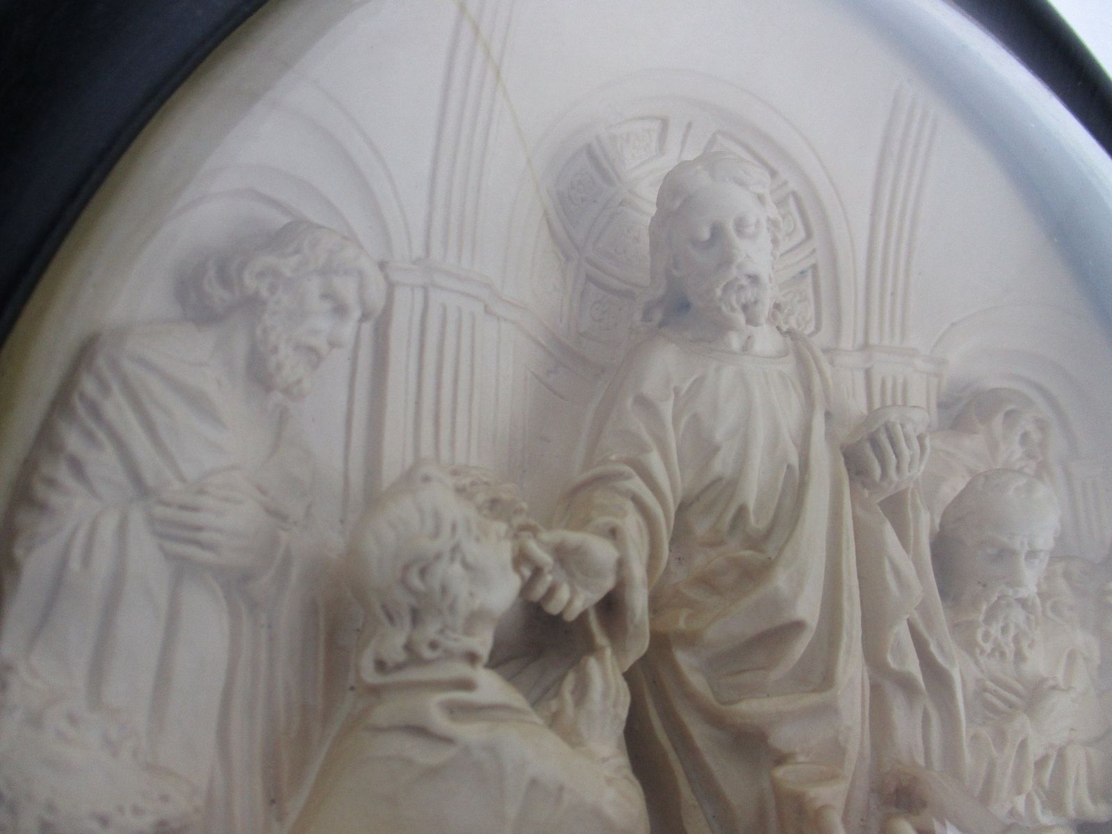 Antique Oval Ornate Wooden Frame  Convex Glass Dome Jesus Christe Appears In The photo 323.0