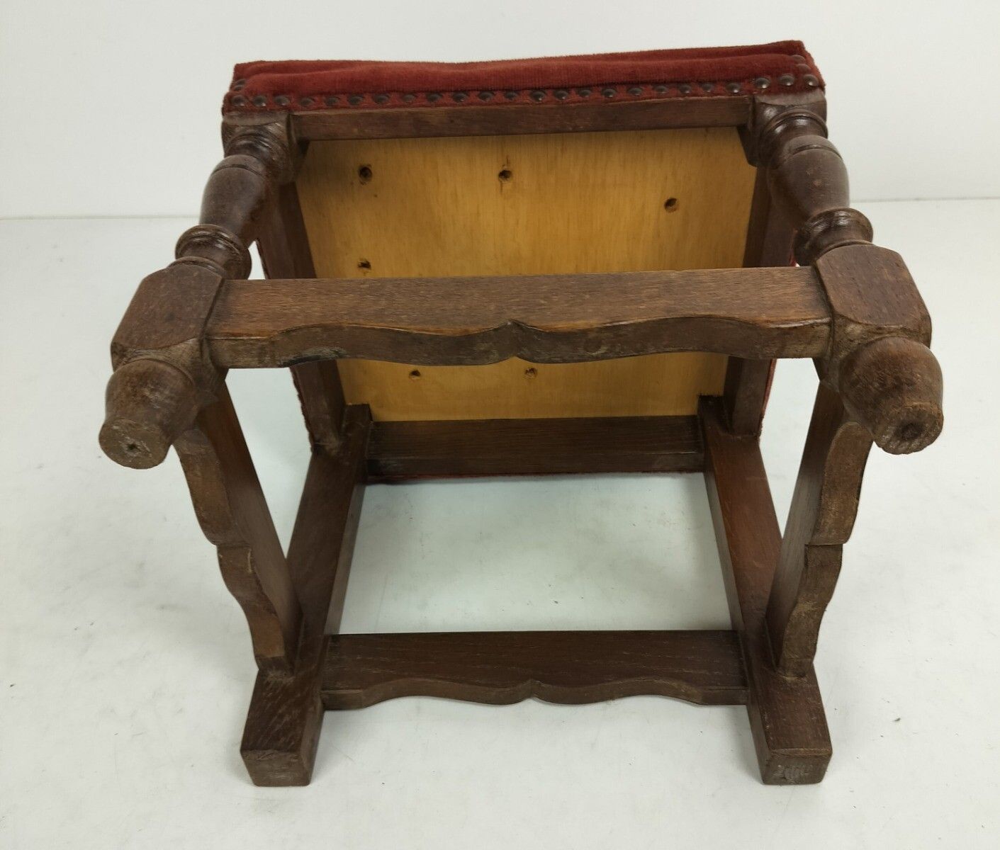 Small Antique Chair Children' S Chair Carved Wood Hobnails Pink Velvet photo vinterior