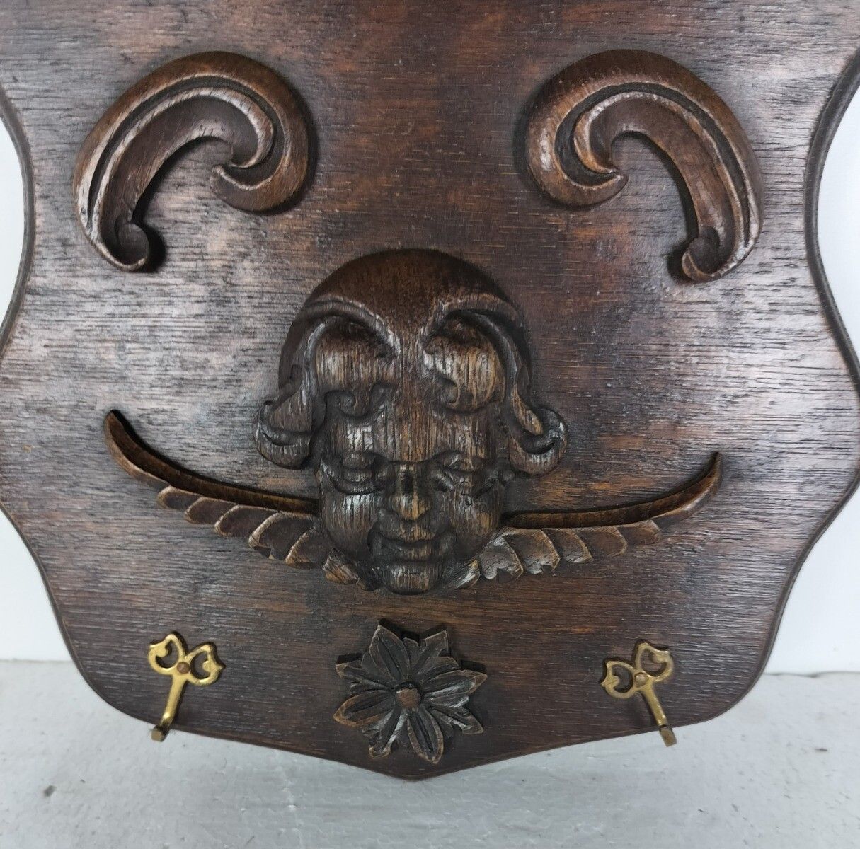 Antique Hand Carved Oak Small Wall Hanging Towel Kitchen Bathroom Rack Cherub An photo 121.0