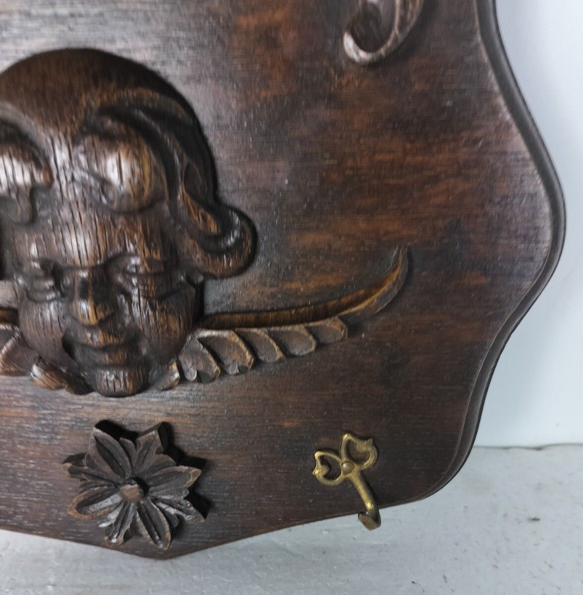 Antique Hand Carved Oak Small Wall Hanging Towel Kitchen Bathroom Rack Cherub An photo vinterior