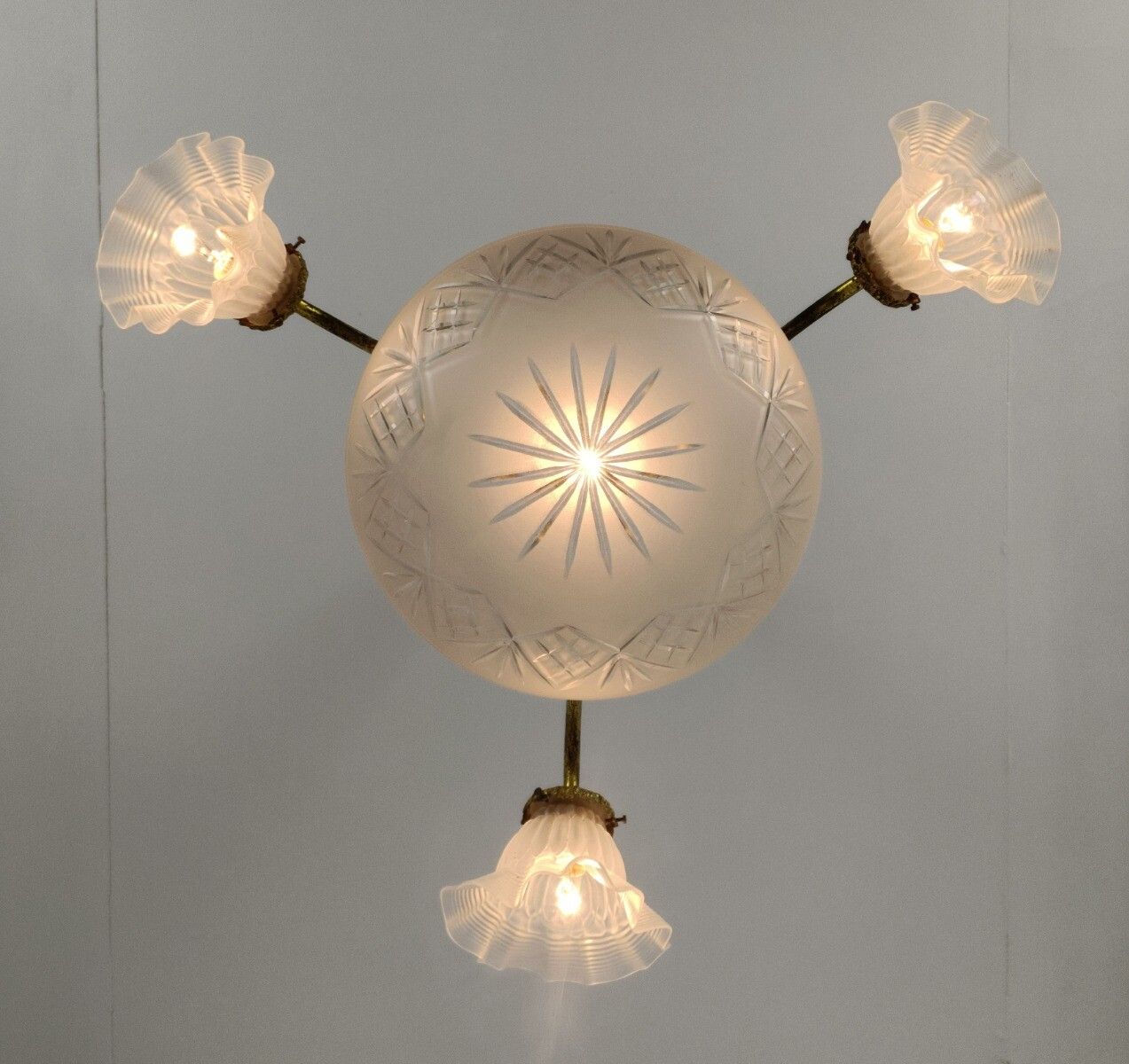 Chandelier  Art Deco 4 Lights 3 Arm Brass Etched Glass Shades Gorgeous Light Pen photo vinterior