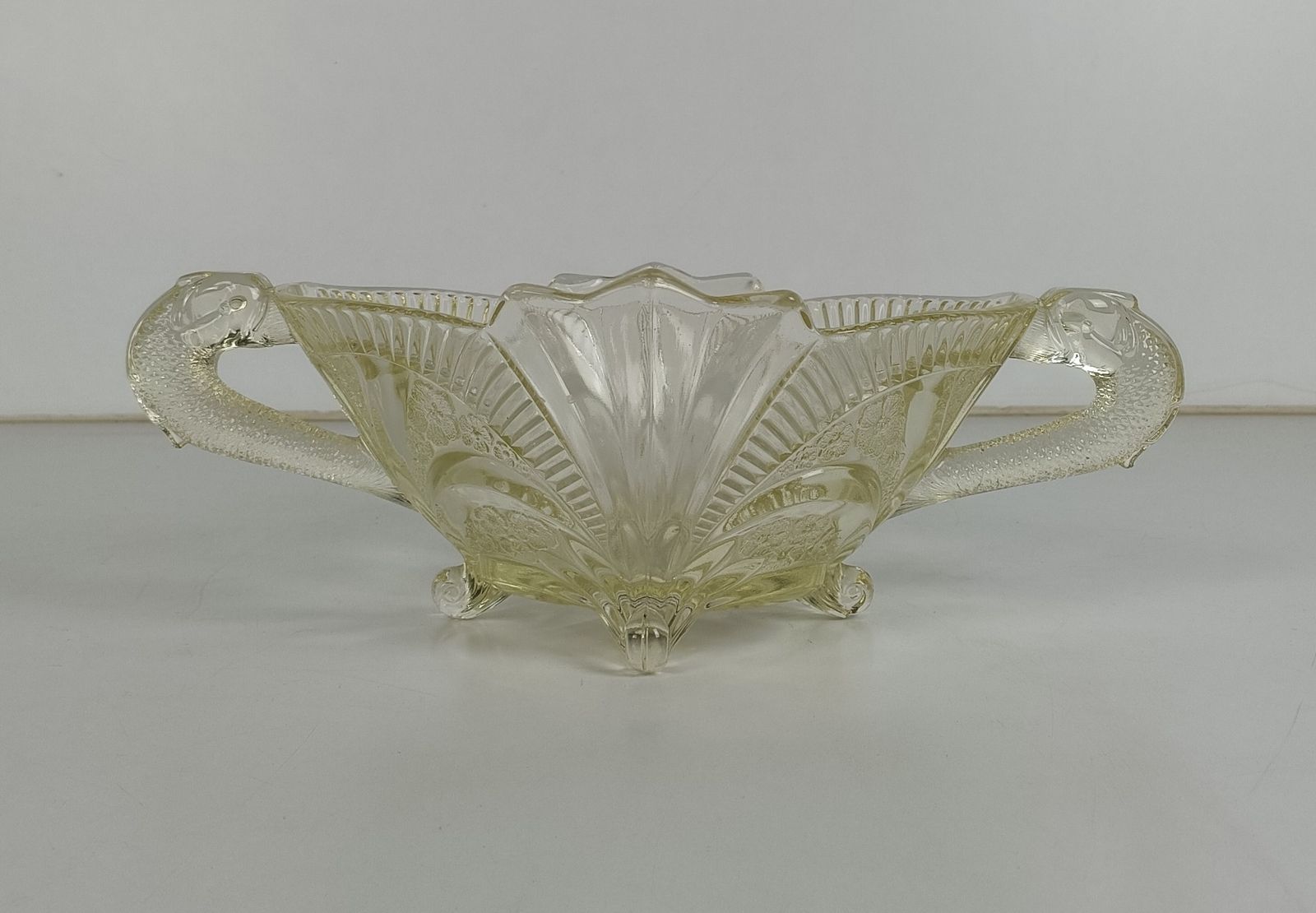 Bowl Dish Centerpiece Art  Glass Antique Art Deco Decorative Table Decoration Ye