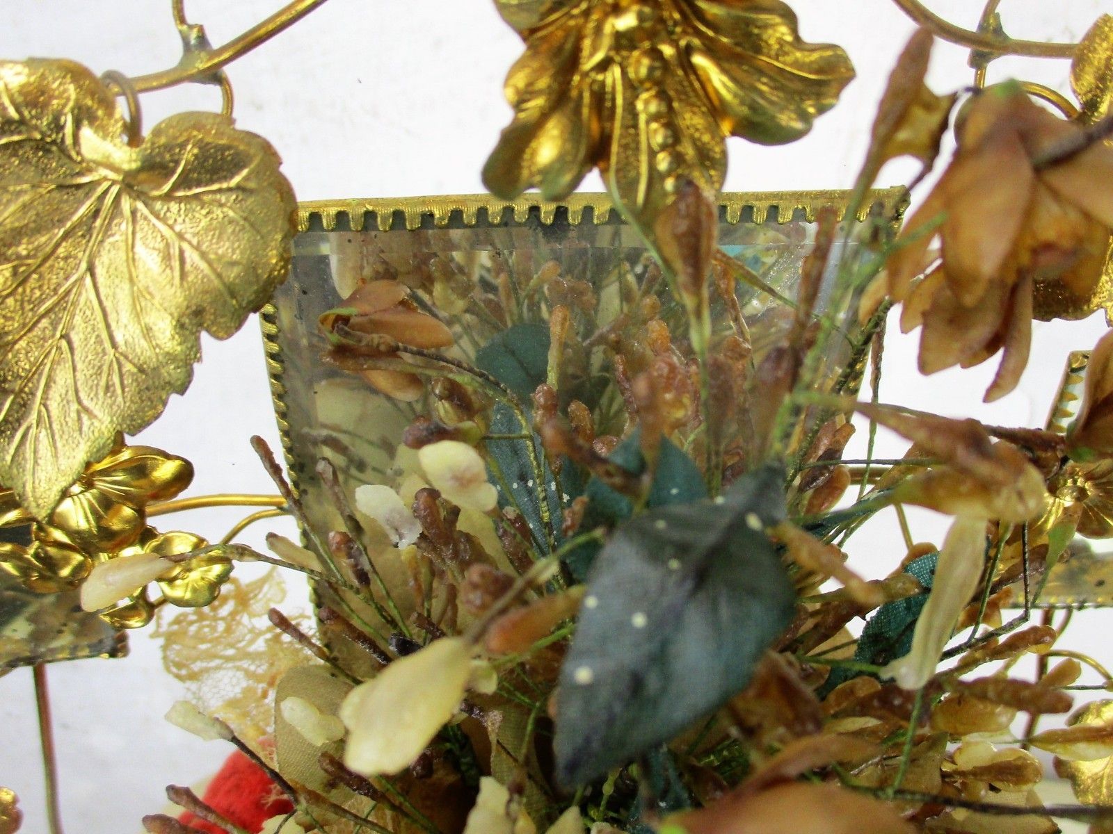photo furniture Antique Victorian French Bridal Wedding Dome Gold Gilt Leaves Ormolu Birds 19thc