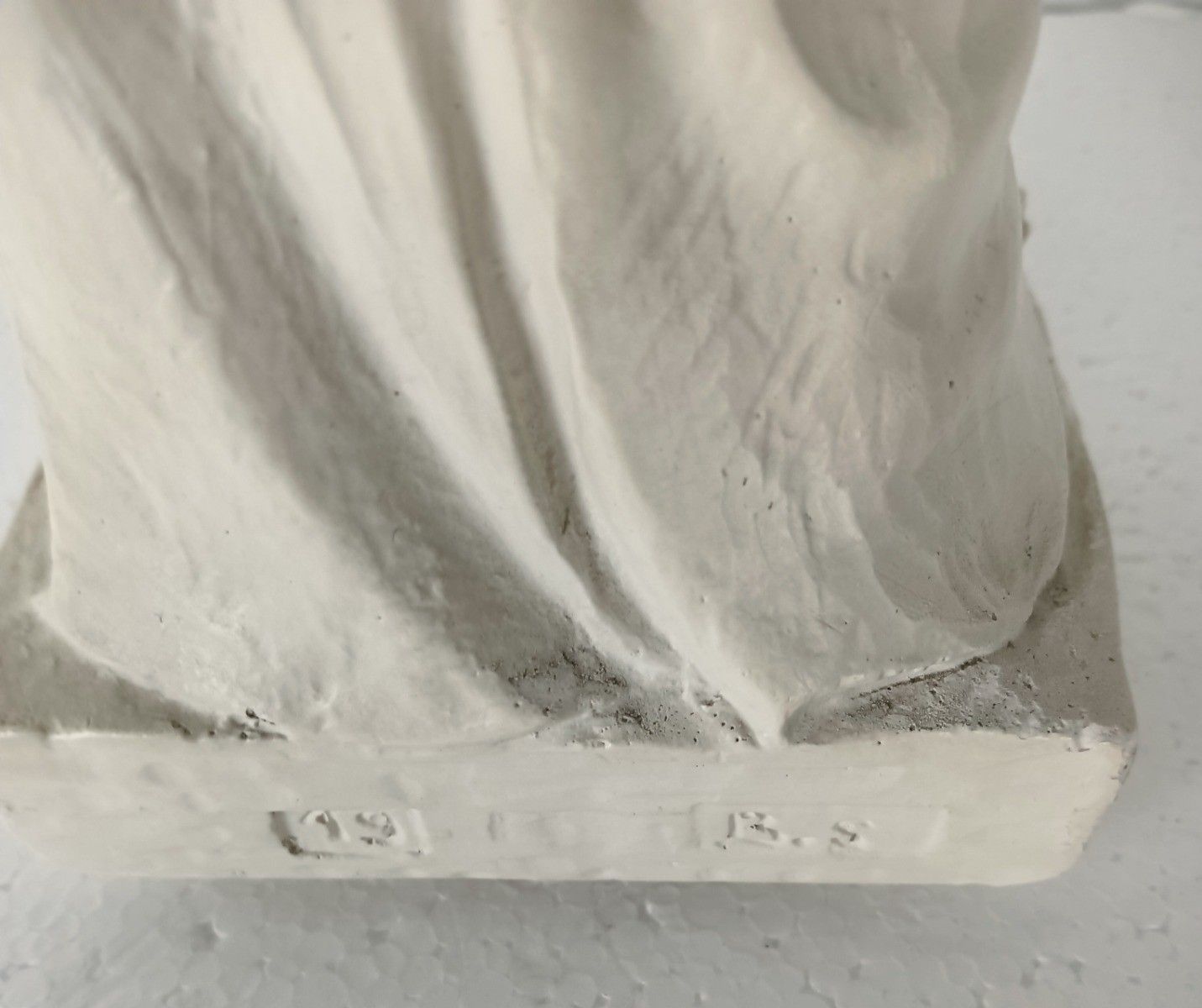 photo furniture Vintage Statue Plaster Heavy White Virgin Mary Madonna With Infant