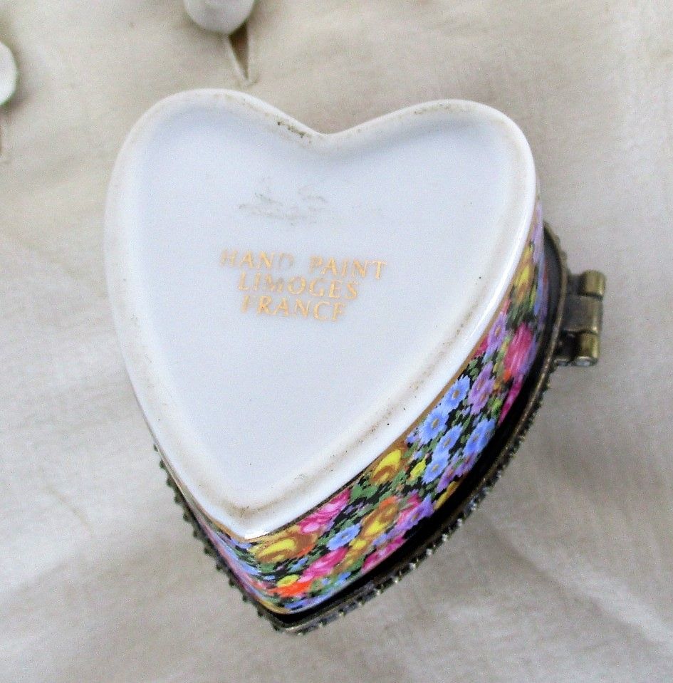 French Limoges Marked Romantic Pill Box Heart Shaped Hinged Putti Cherub photo vintage