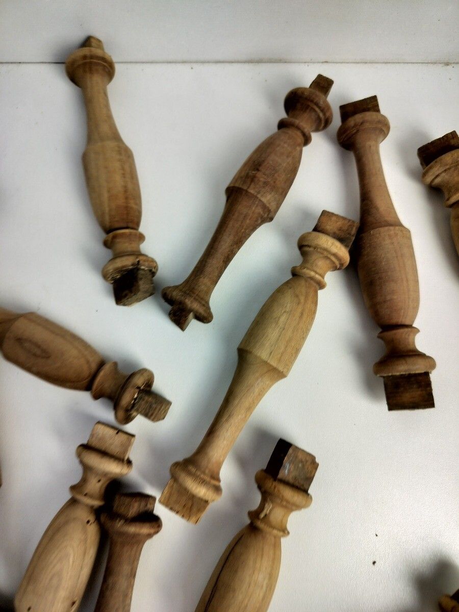 Set Of 22 Antique  Reclaimed Carved Wood Spindles Balusters Trim Posts Pillar Sa photo vinterior