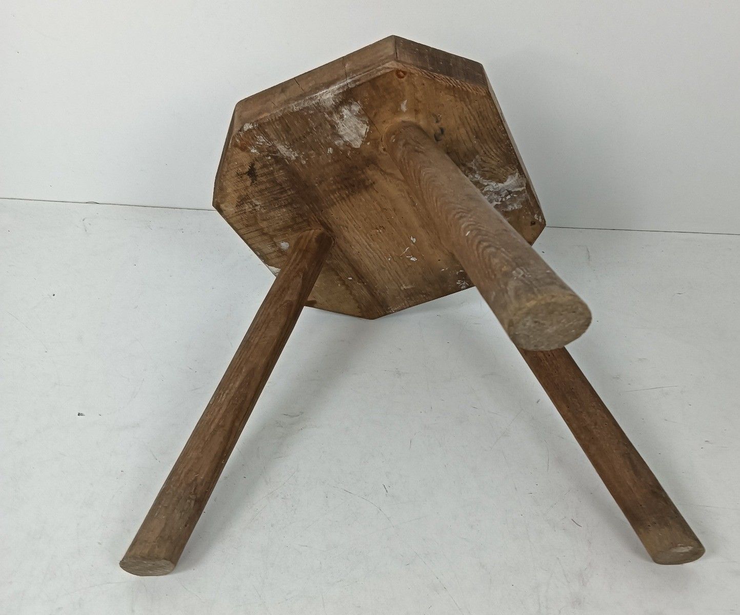 Antique Rustic Milking Stool Tripod Carved Wood Side Table Pedestal Plant Stand photo vinterior
