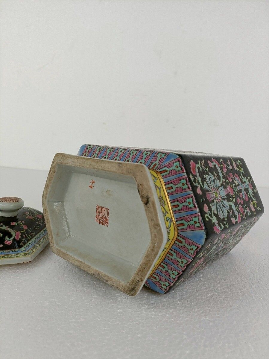 photo furniture Hexagonal Jar Vase Lidded 19th Century Chinese Family Noir Hand Painted
