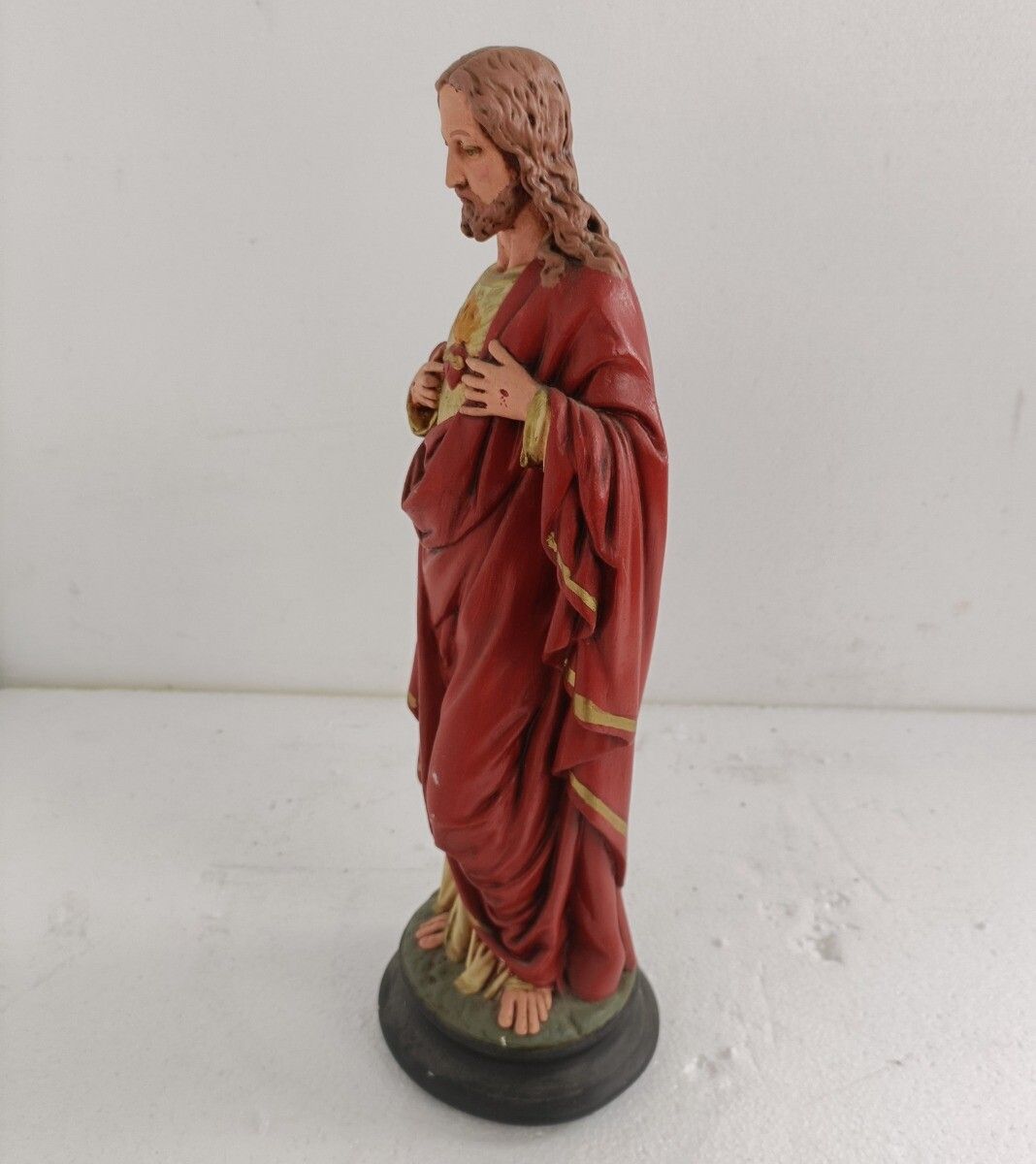 Statue Jesus Christ Savior Sacred Heart Holy Heart Plaster Antique Neo Gothic Ha photo vinterior