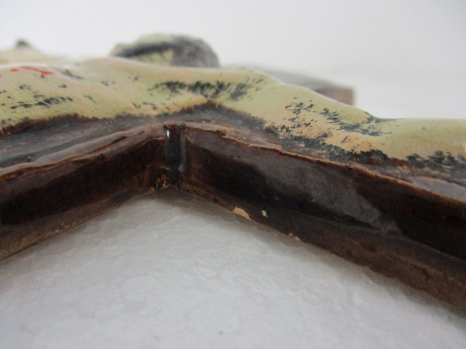 Mid Century Design Ceramic Modern Crucifix Ceramic Fat Lava Gold Gilded Marked P photo vinterior