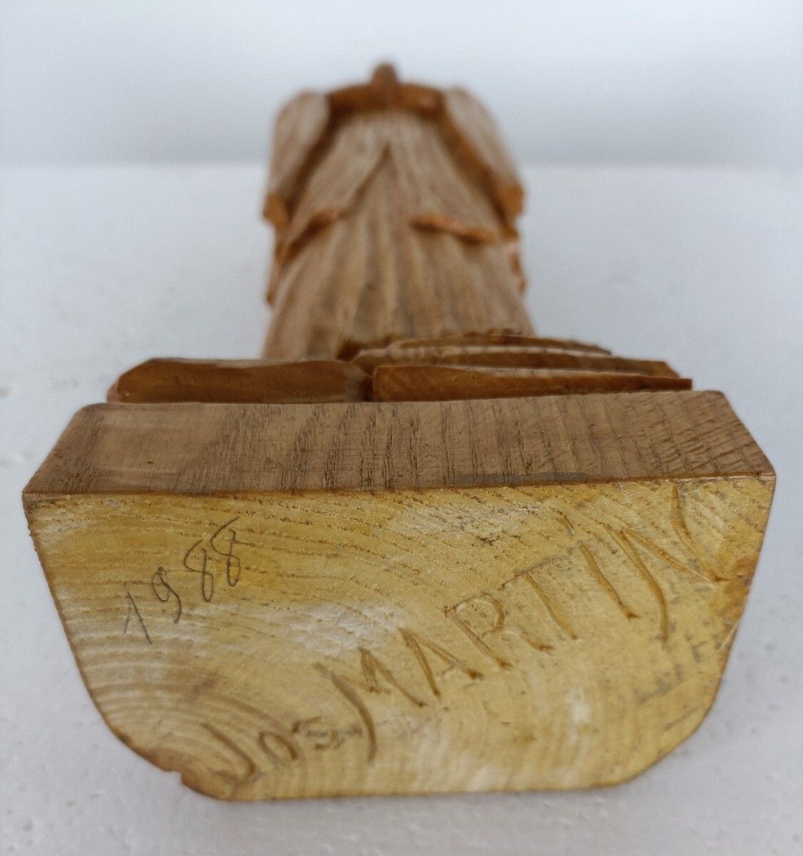Sculpture Statue Hand Carved Wood Madonna Virgin Mary Folded Hands Vintage Signe photo vintage