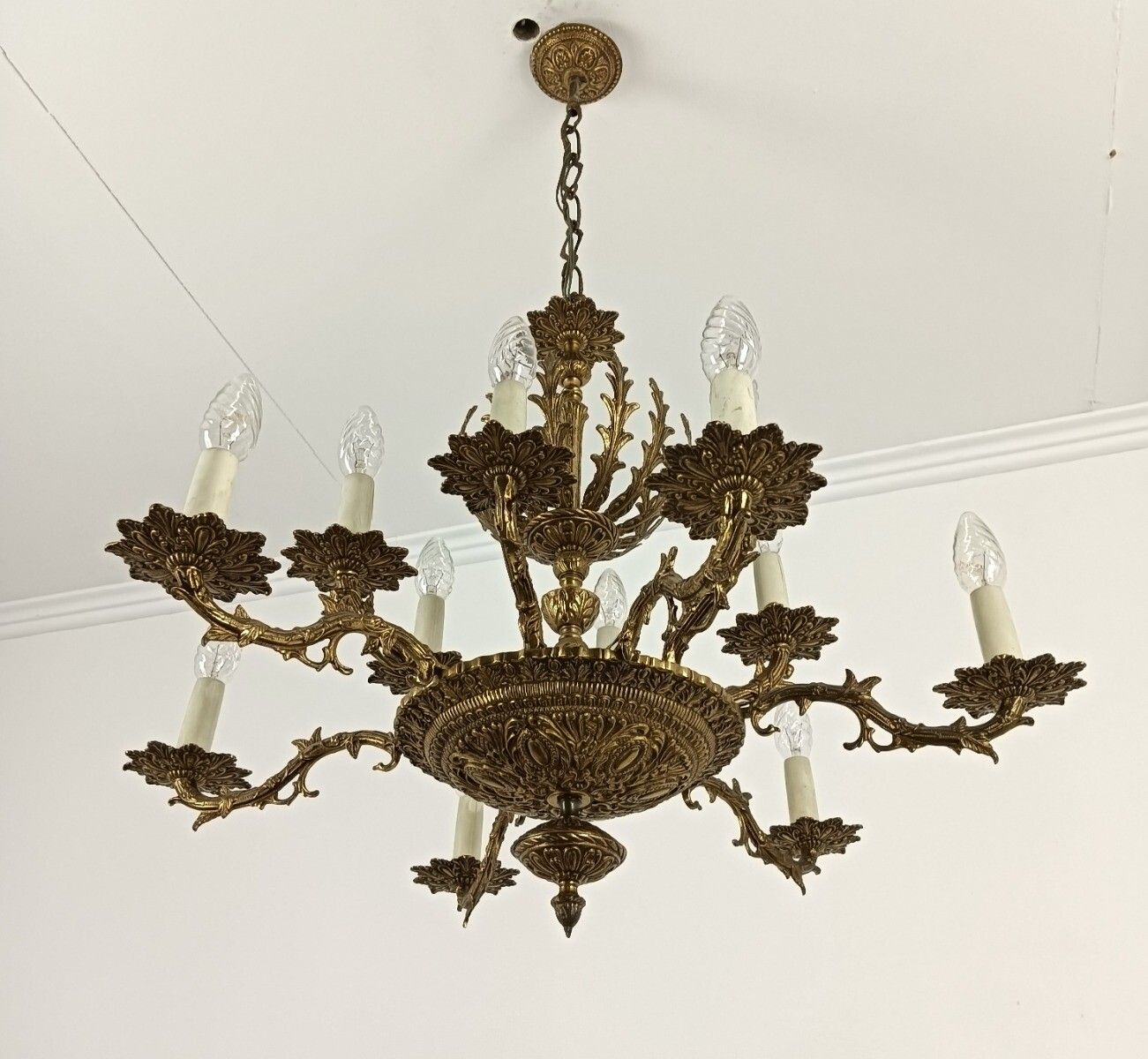 Gorgeous Ornate Brass Spanish Style Chandelier 12 Lights Arm Vintage photo 607.0