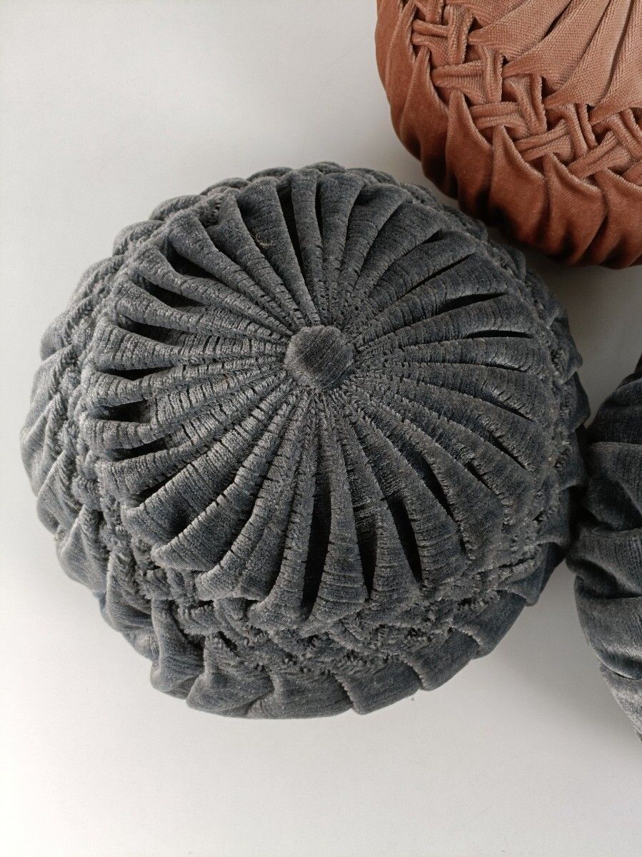 Set Of 3 Throw Round Tufted Cushions Vintage Blue Grey Pink Velvet photo vinterior