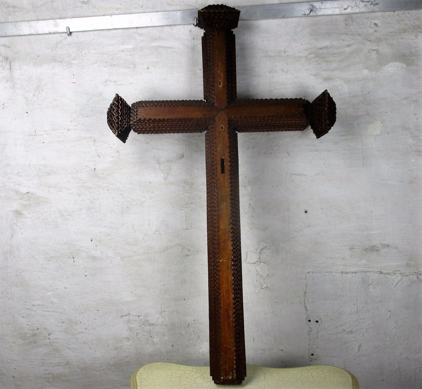 501.0 Xxxl Hanging Wooden Wall Crucifix Cross Folk Tramp  Church Art Extremely Htf 42" photo