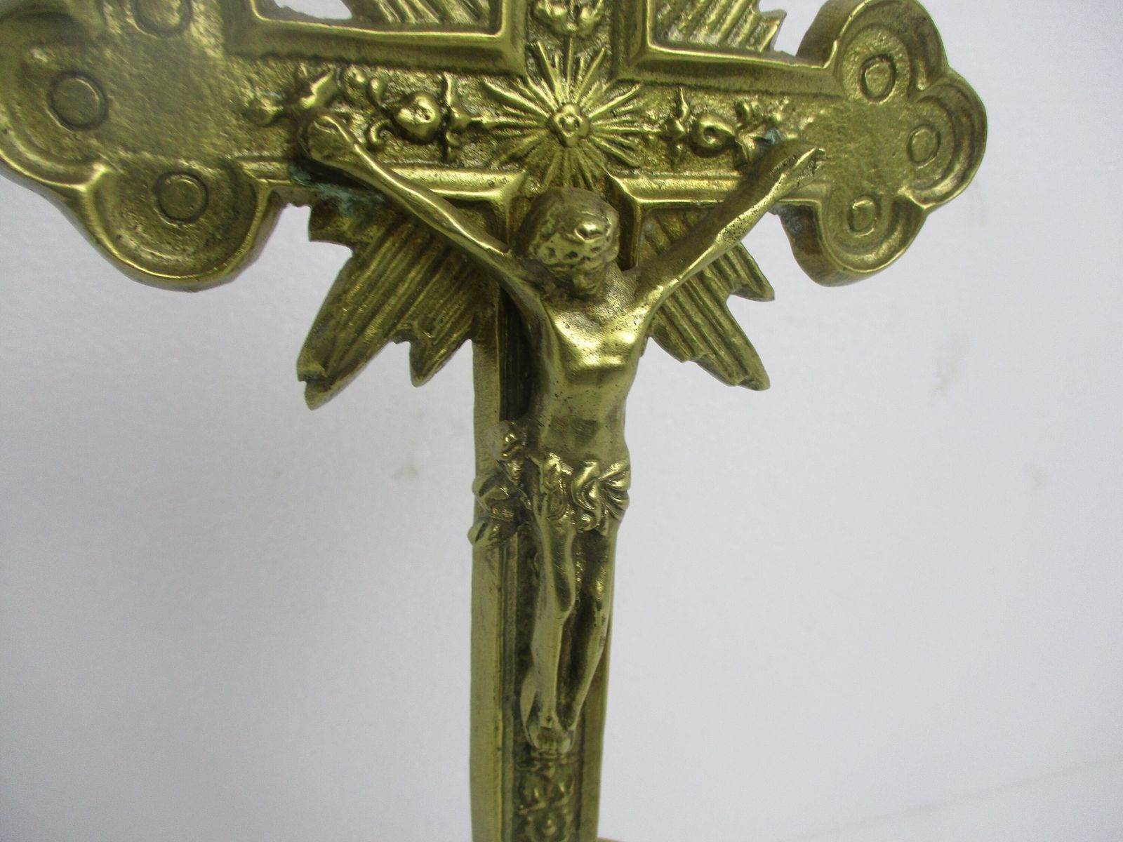 French Standing Altar Church Chapel Crucifix Cross Ornate Brass Fleur De Lis Bea photo for sale