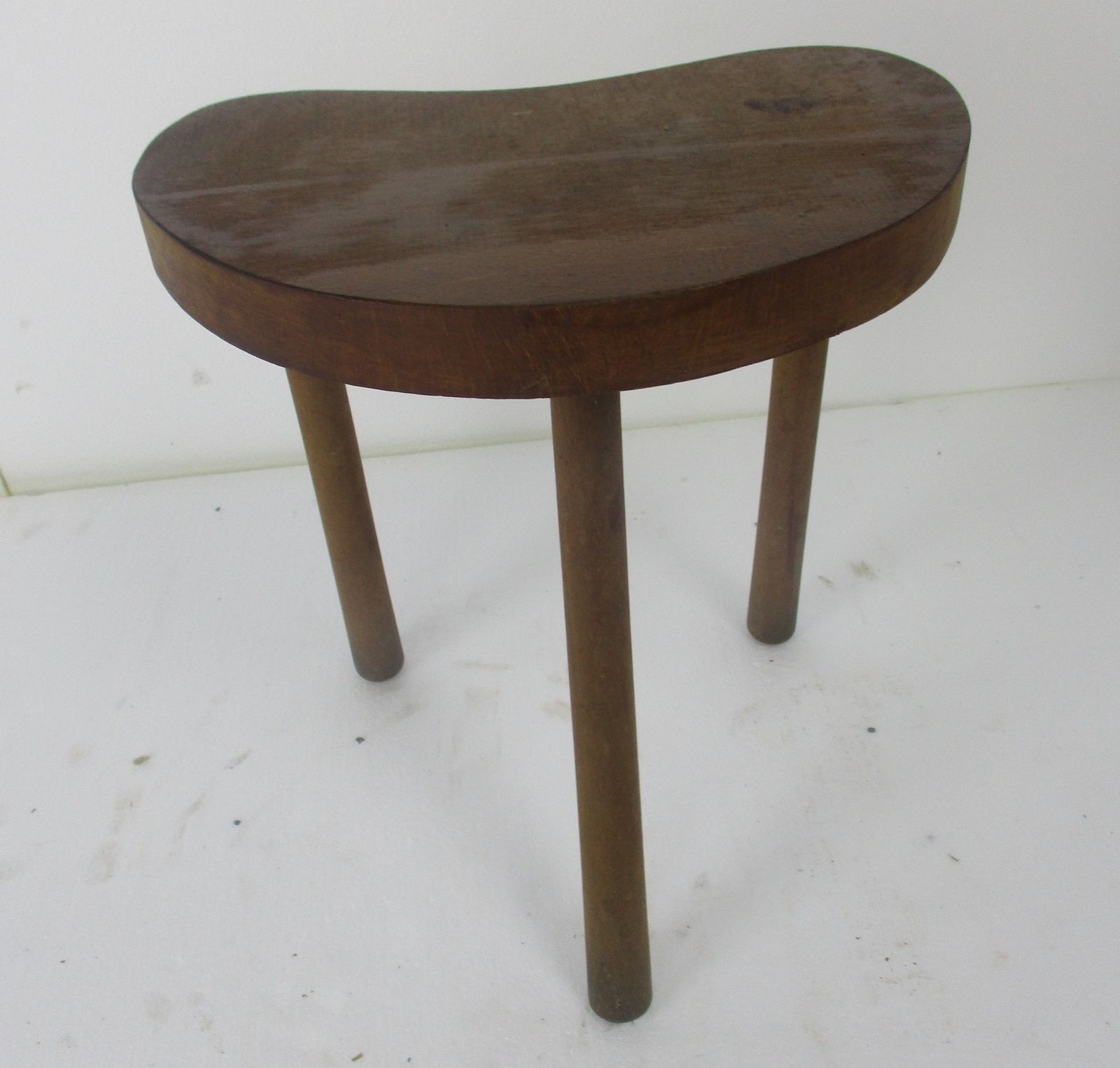 photo furniture Vintage Hand Carved Wood  Milking Stool Pedestal Table Plant Flower Bonsai Stand