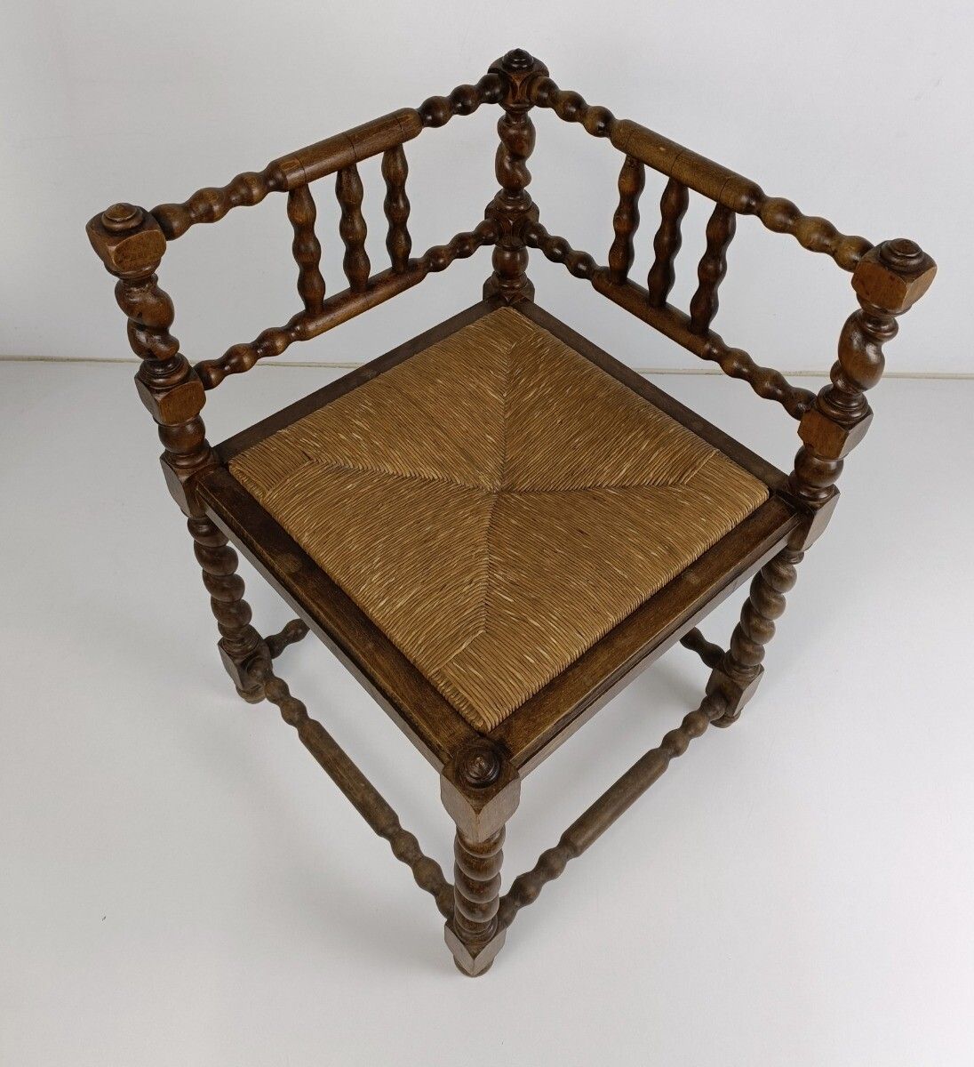 Twisted Wooden Barley Twist Corner Chair Rush Seating Hobnails Edwardian Gorgeou photo vintage