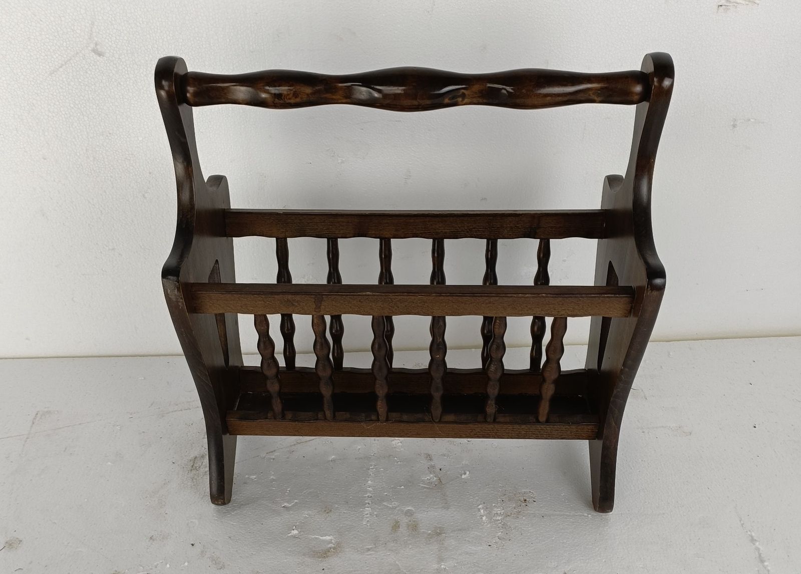 Vintage Wooden Magazine Newspaper Rack Holder Barn Country Style Bobbin Banist photo furniture