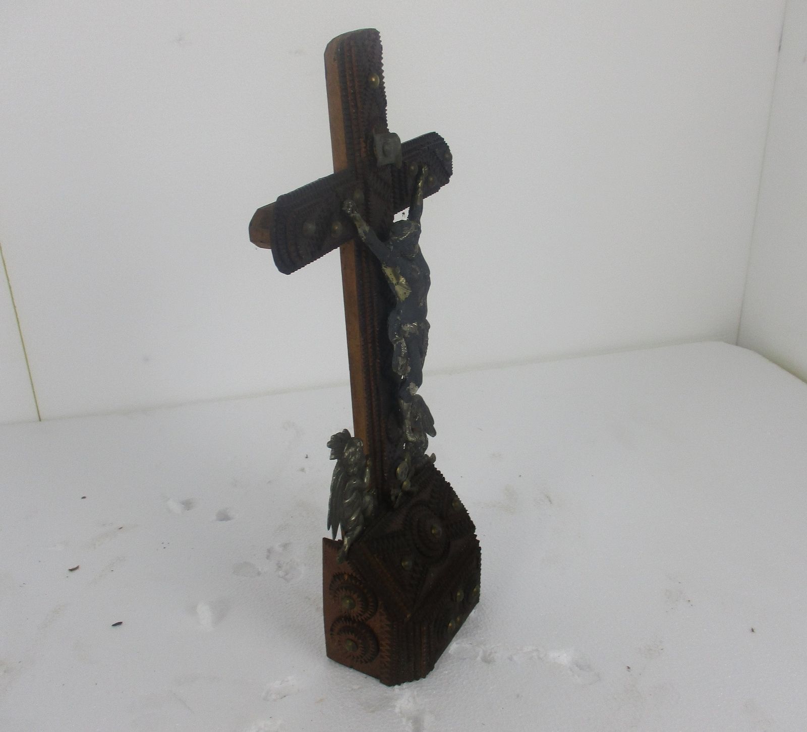 Tramp Trench Tramp Folk Art Standing Hand Carved Wooden Crucifix Angels Lovely photo vinterior