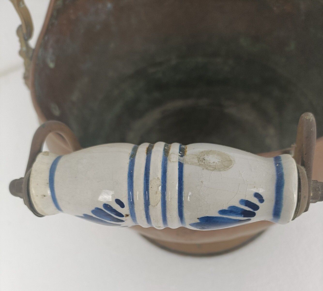 Antique Hammered Brass Kettle Bowl With Delft Blue White Porcelain Handles Plant photo 73.0