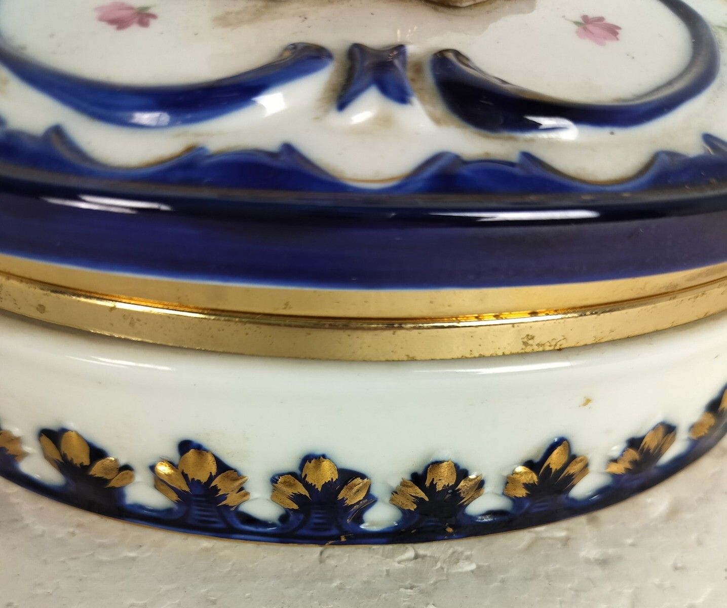 Vintage Capodimonte Italian Trinket Jewelry Box Porcelain Putti Playing Harp, Lo photo vinterior