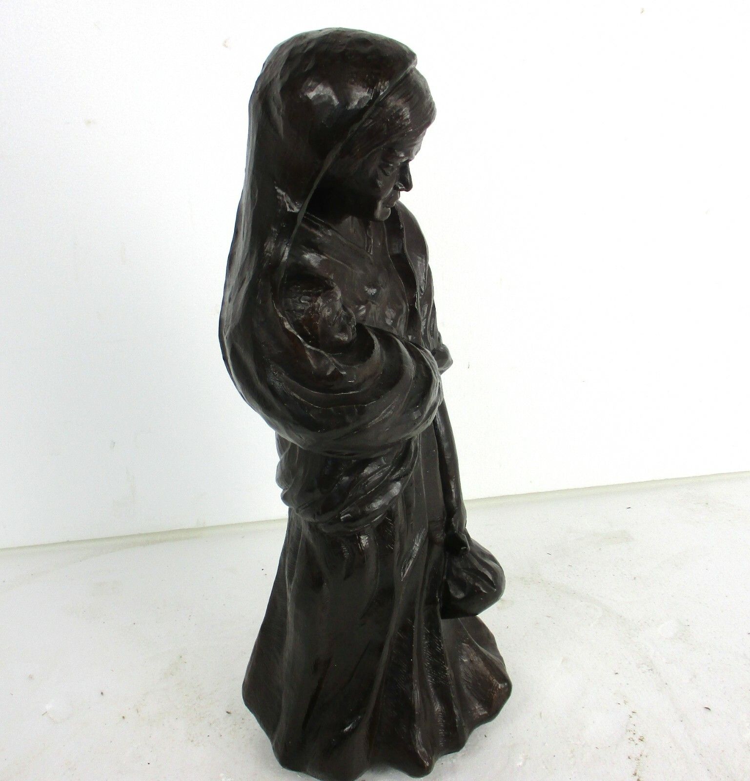 Statue Terracotta Brown Pain Wood Look Old Woman Carrying Baby Xl photo 204.0