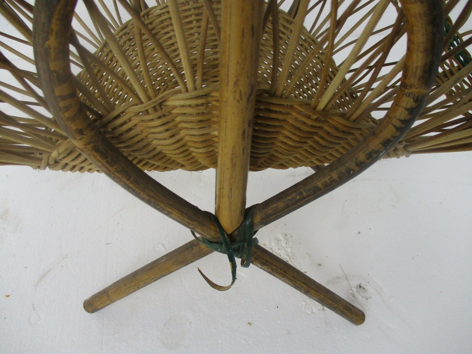 Vintage Rattan Wicker Magazine Newspaper Basket Rack Hobo Chick Barn Country photo buy