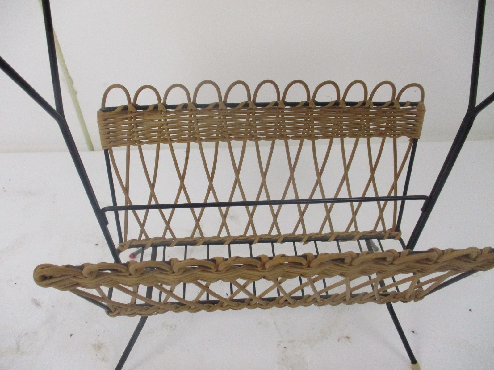 Vintage Rattan Wicker Magazine Newspaper Basket Rack Hobo Chick Barn Country photo 117.0