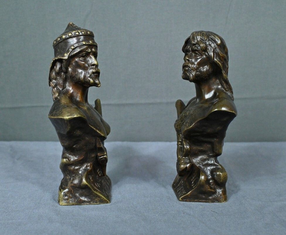 photo vintage Pair Of Bronze Busts “The Stone Age & The Iron Age” Signed J. Garnier – Late 19th Century
