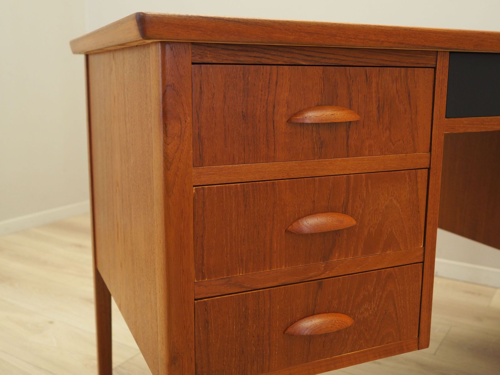 Teak Desk, Danish Design, 1970s, Production: Denmark photo vintage