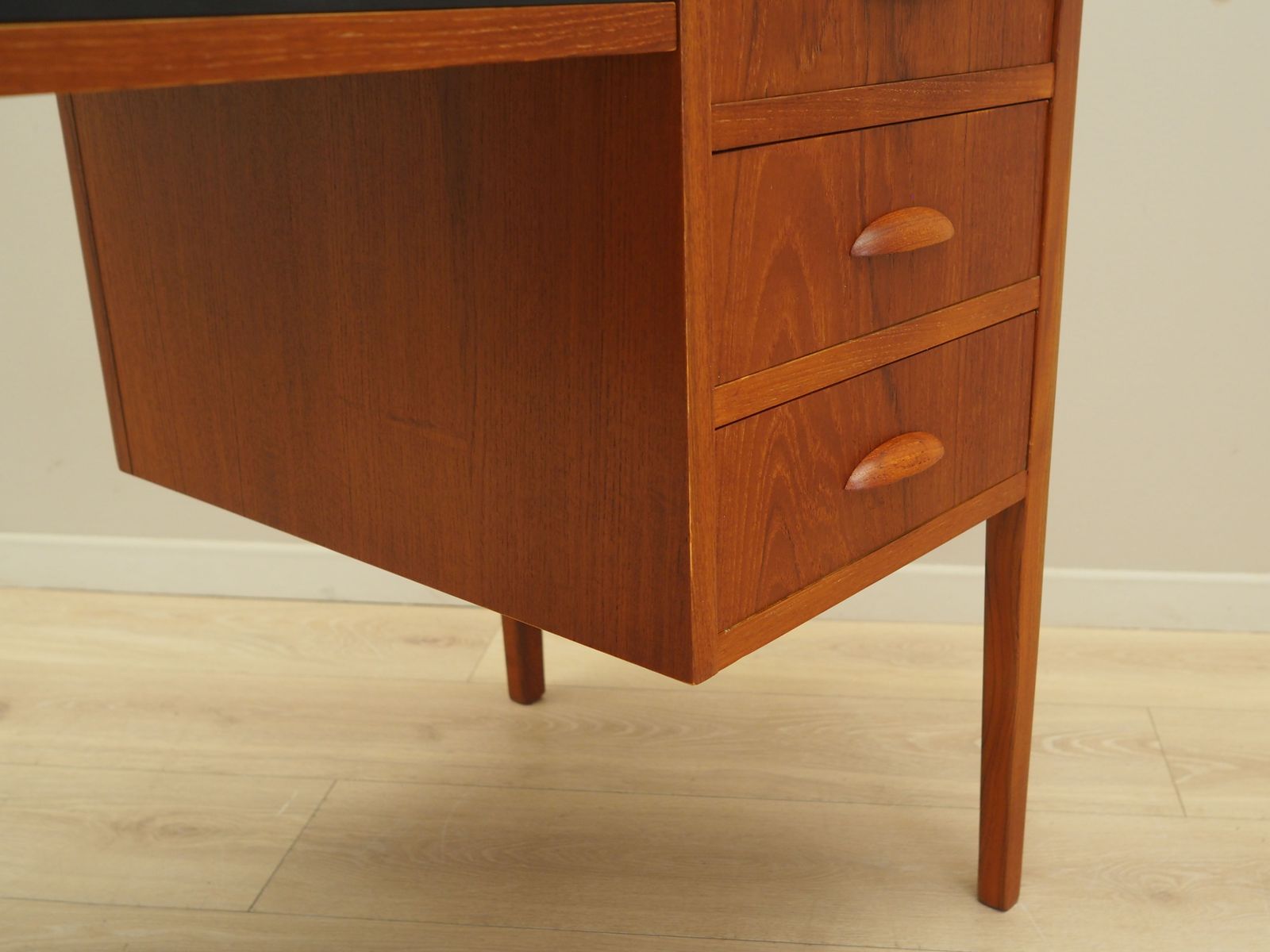 photo furniture Teak Desk, Danish Design, 1970s, Production: Denmark