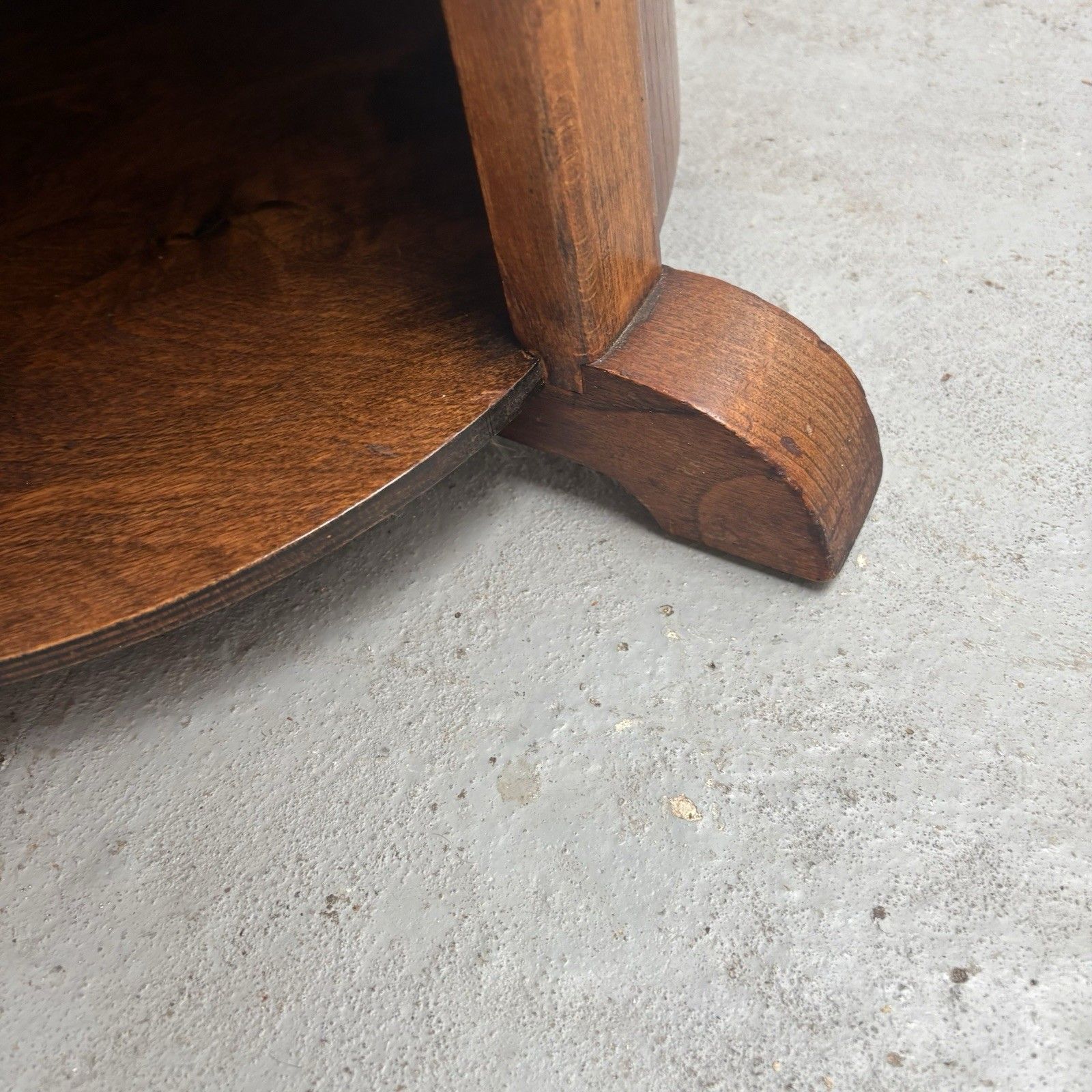 photo vinterior Art Deco Matched Walnut Veneer Barrel Pedestal Coffee Side Table