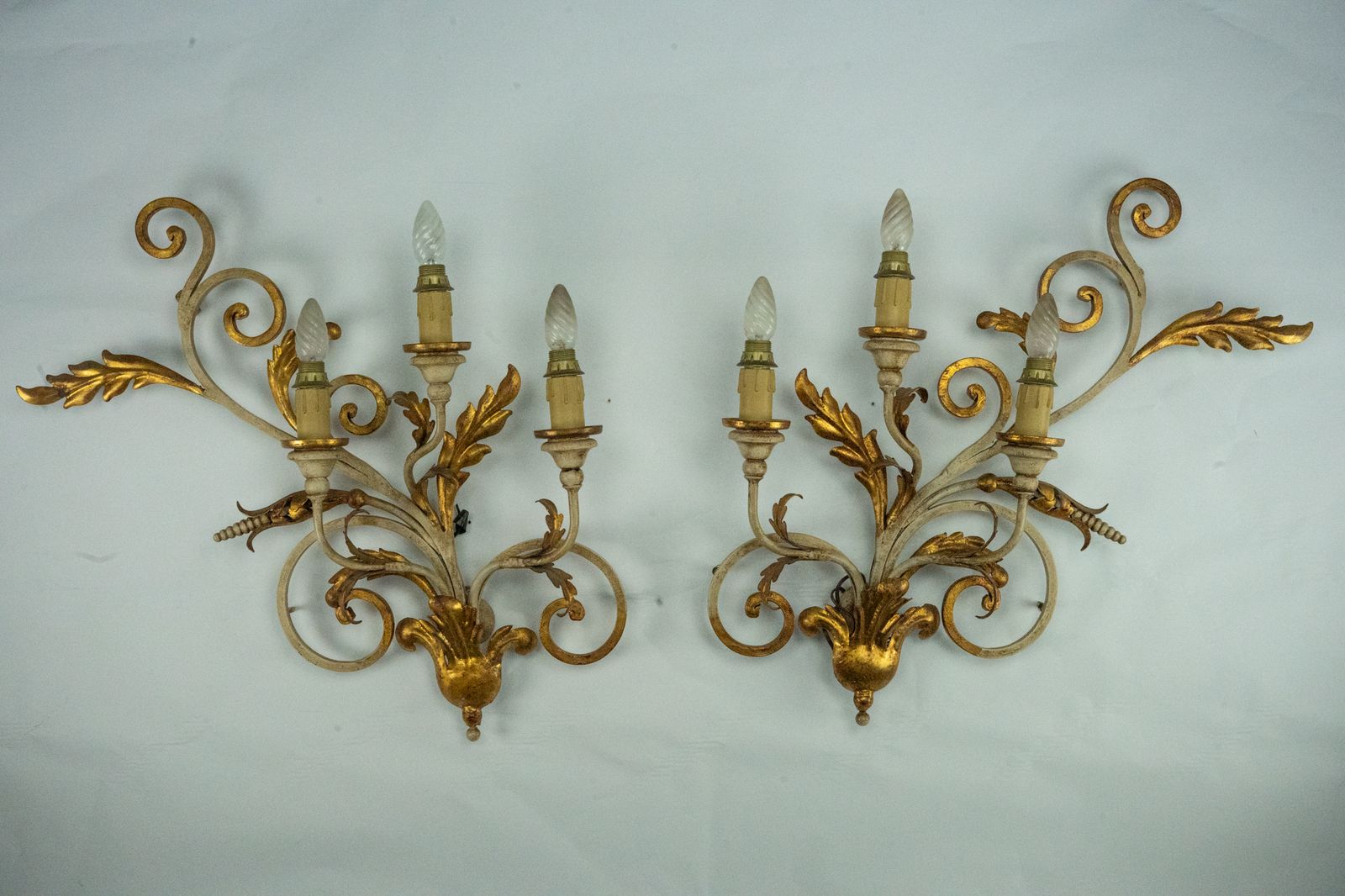 Pair Of Large Floral Wall Lamps In Gilded And Lacquered Metal. Italy 1960s photo Lighting