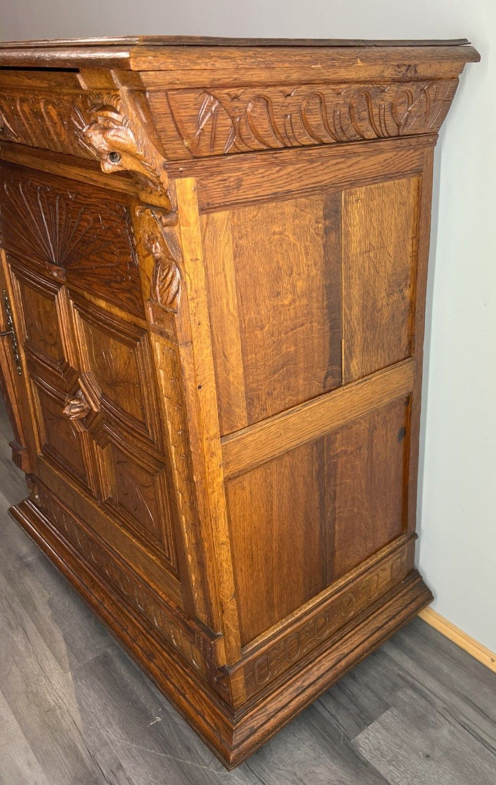 photo vinterior Cabinet Antique French Oak Carved Lion Mask Detail Cupboard With Key Lot 4053
