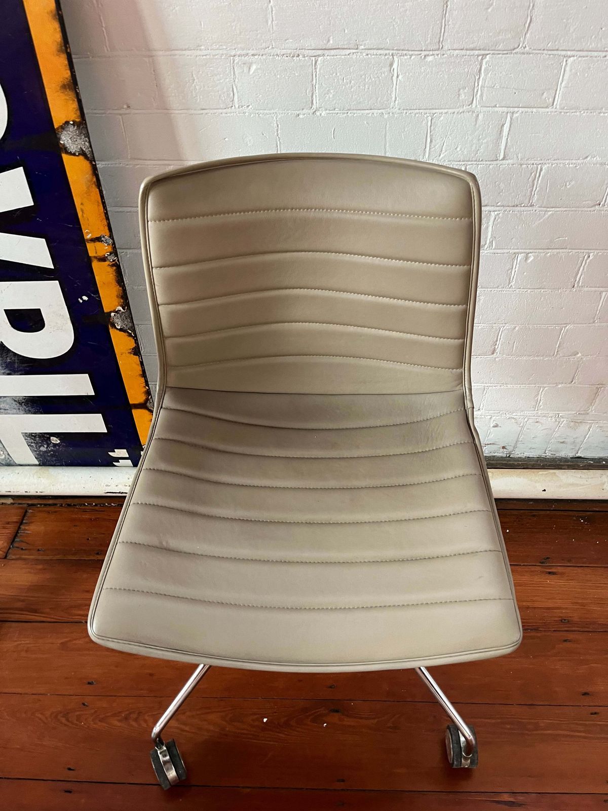 Arper Catifa 46 Studio / Office Chairs Mushroom Leather photo Furniture