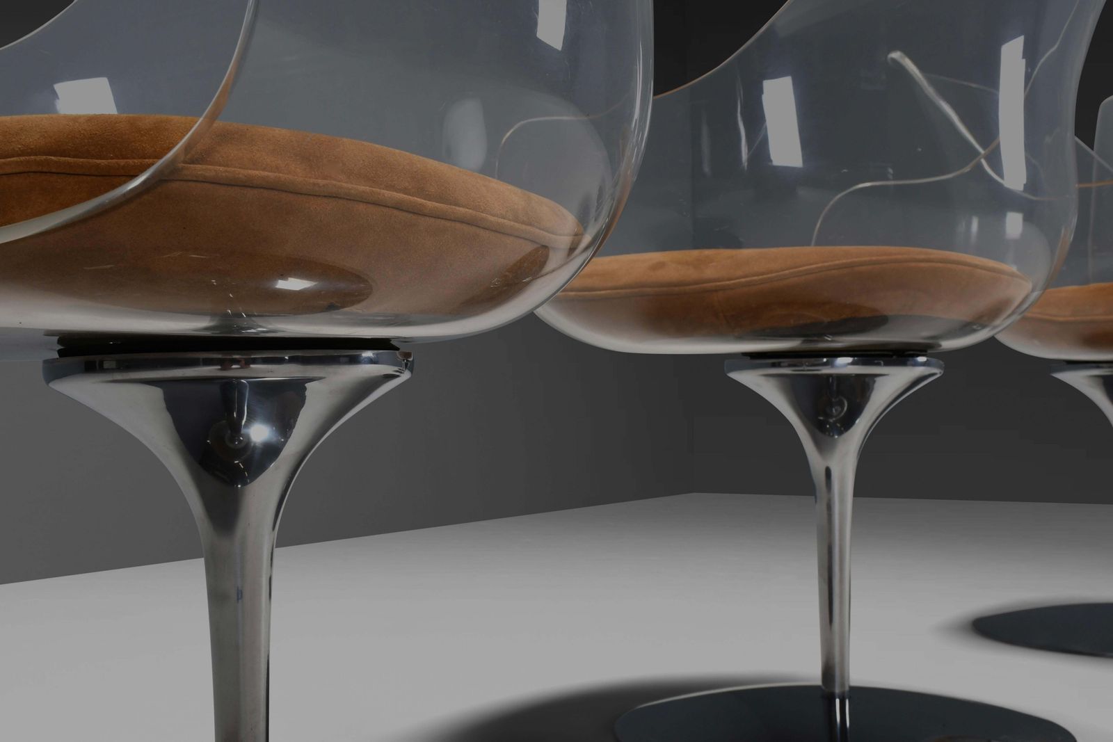 photo vinterior Set Of Four Champagne Chairs By Estelle & Erwine Laverne In Suede And Lucite