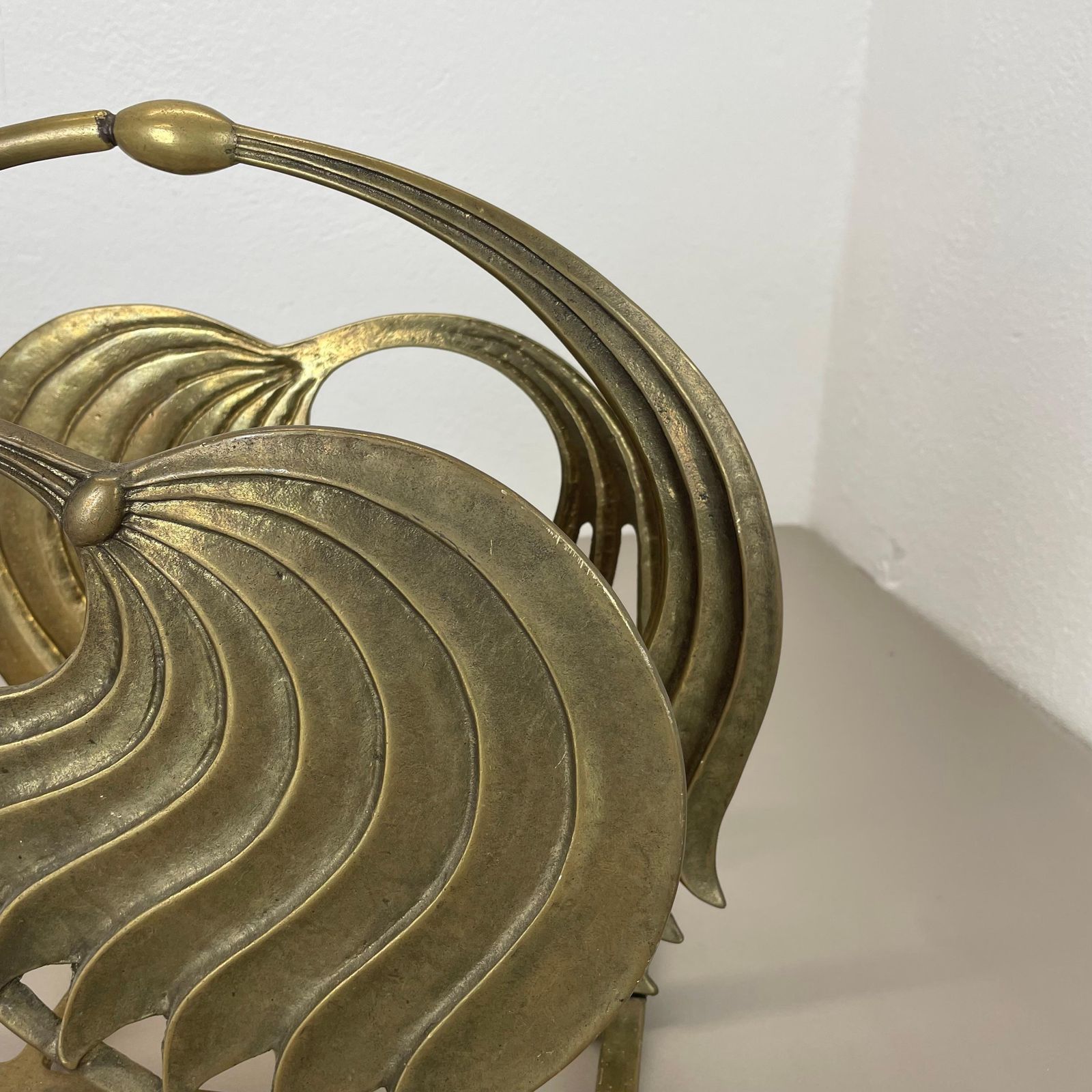 photo furniture Hollywood Regency 4.8kg Brutalist Solid Brass Magazine Holder Stand, Italy 1970s