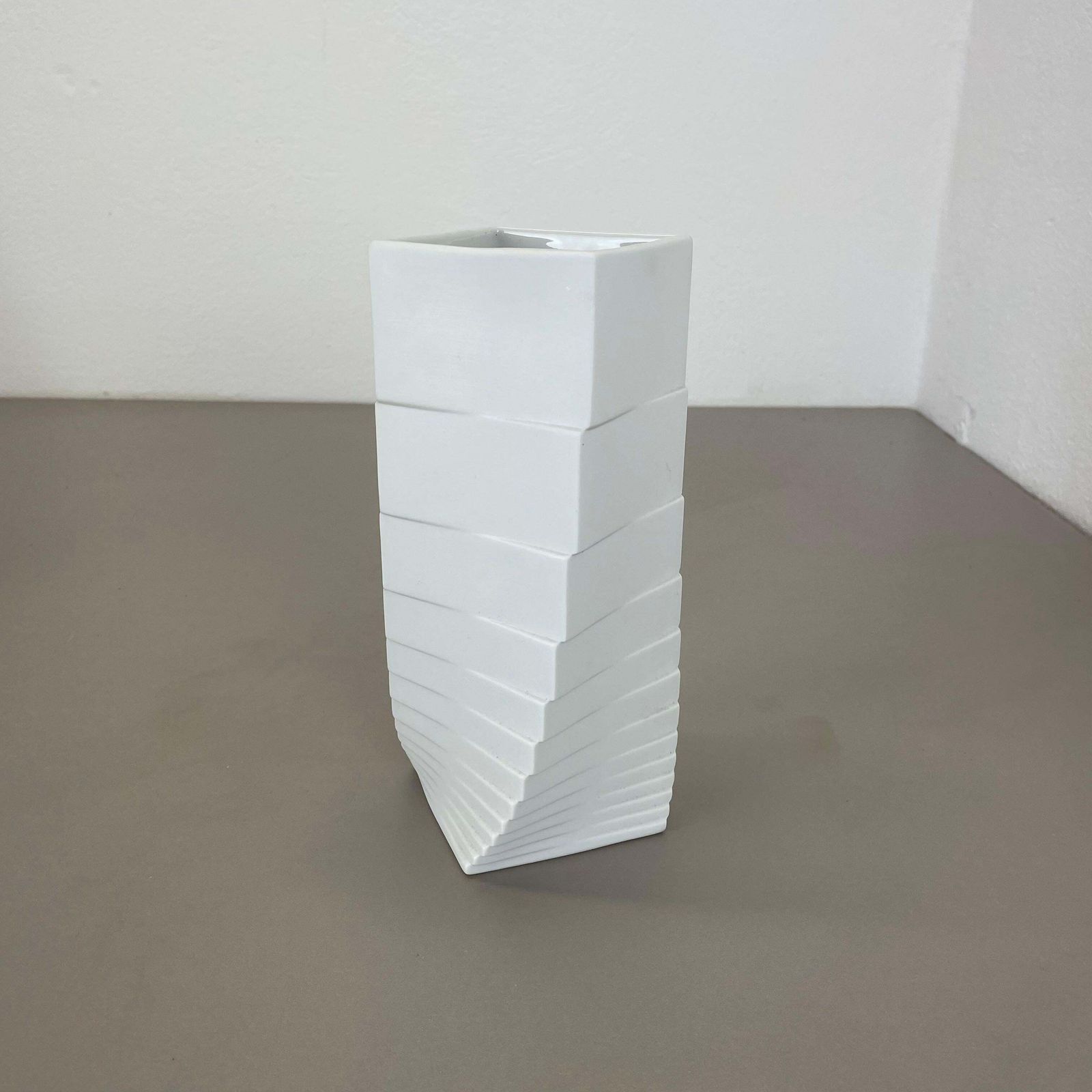 Large 22cm Op Art Vase Porcelain Vase By Martin Freyer For Rosenthal, Germany photo for sale