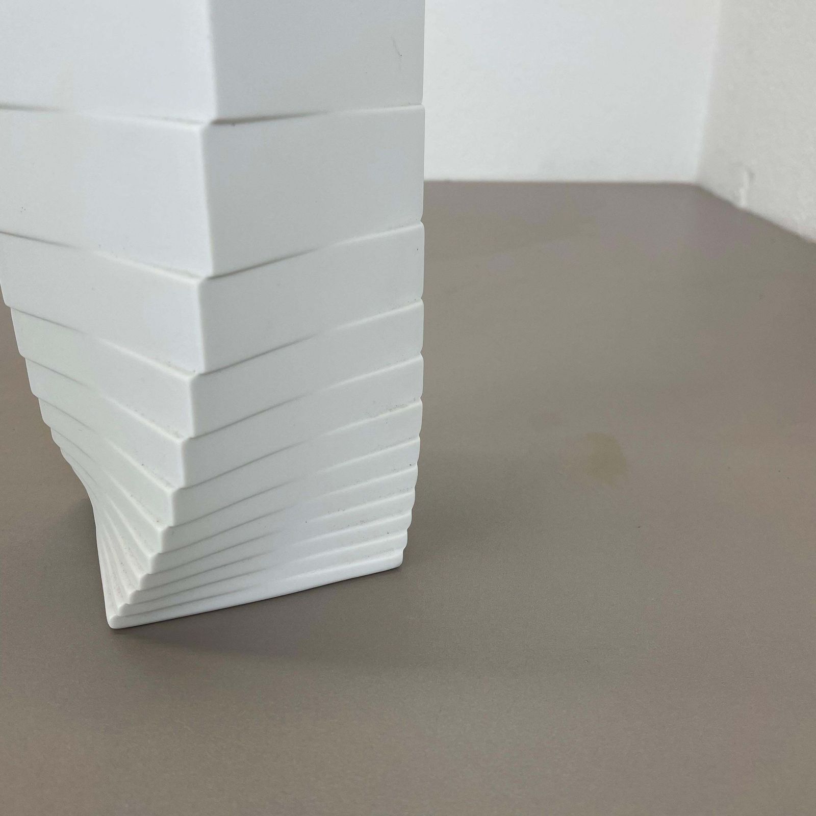 Large 22cm Op Art Vase Porcelain Vase By Martin Freyer For Rosenthal, Germany photo 390.0