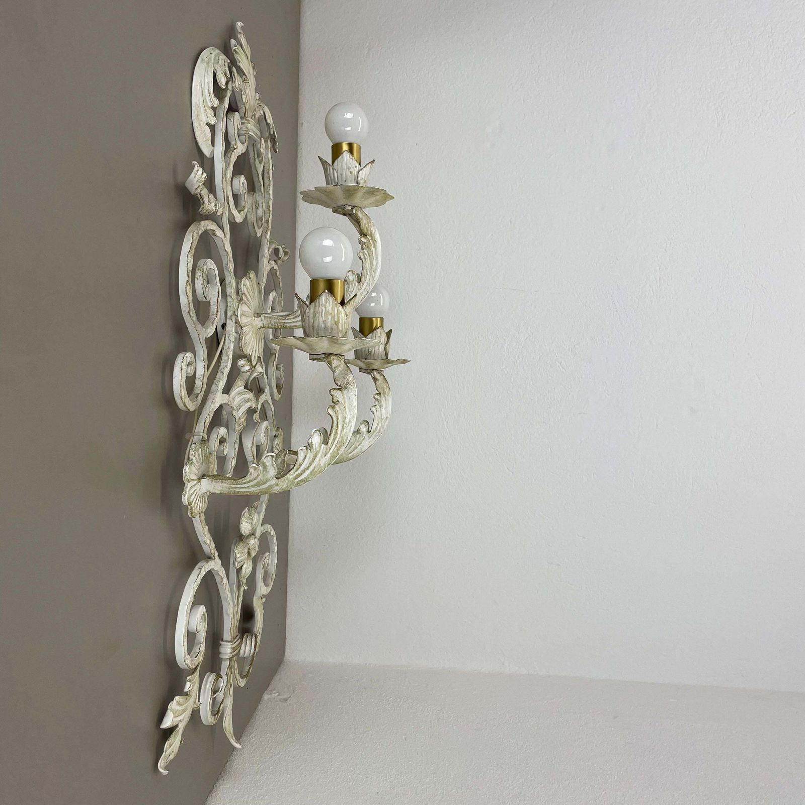 1 Of 3 Xxl 73cm White Metal Florentiner Theatre Wall Light, Italy, 1970s photo Lighting