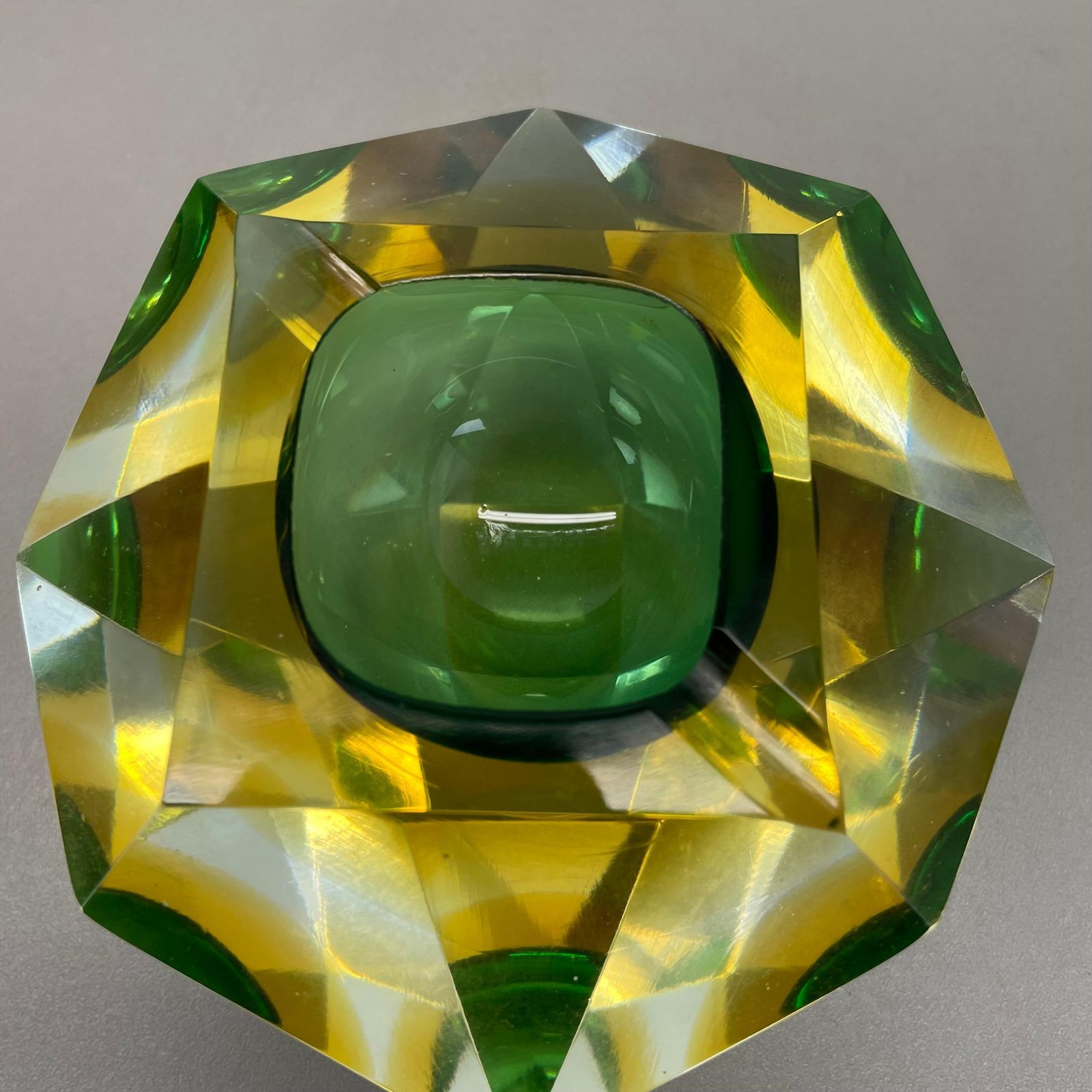 Murano Glass Faceted "Diamond" Sommerso Bowl Element Ashtray Murano Italy, 1970s photo vinterior