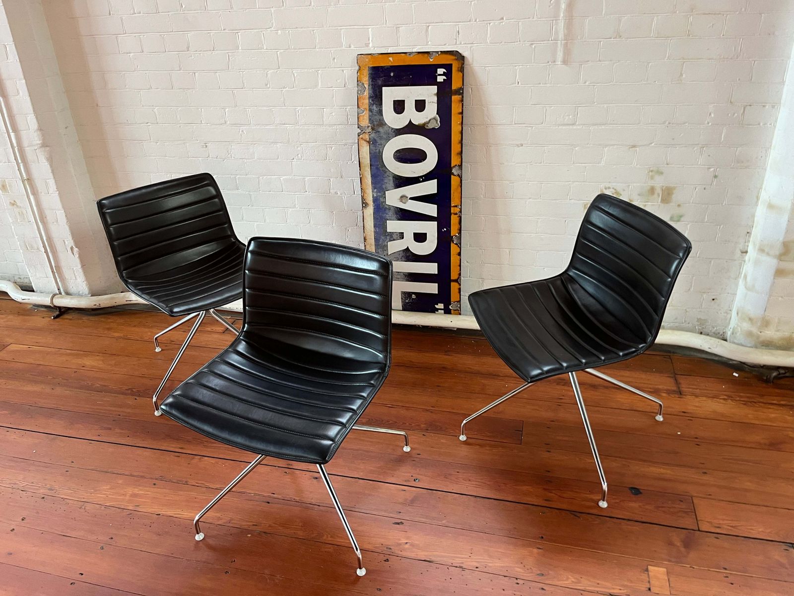 Arper Catifa 53 Chair Leather Studio : Swivel Chair photo vinterior
