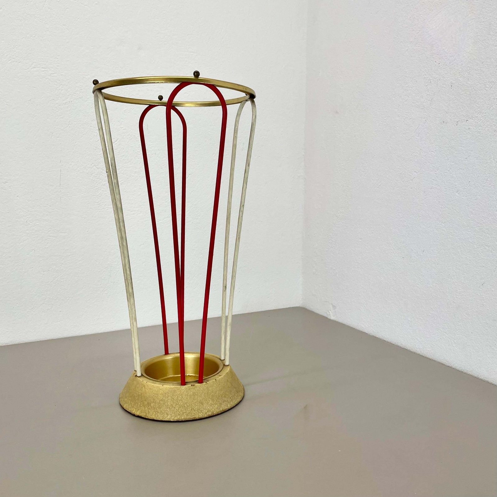 photo vintage Original Looped Metal Brass Modernist Bauhaus Umbrella Stand Germany, 1950s